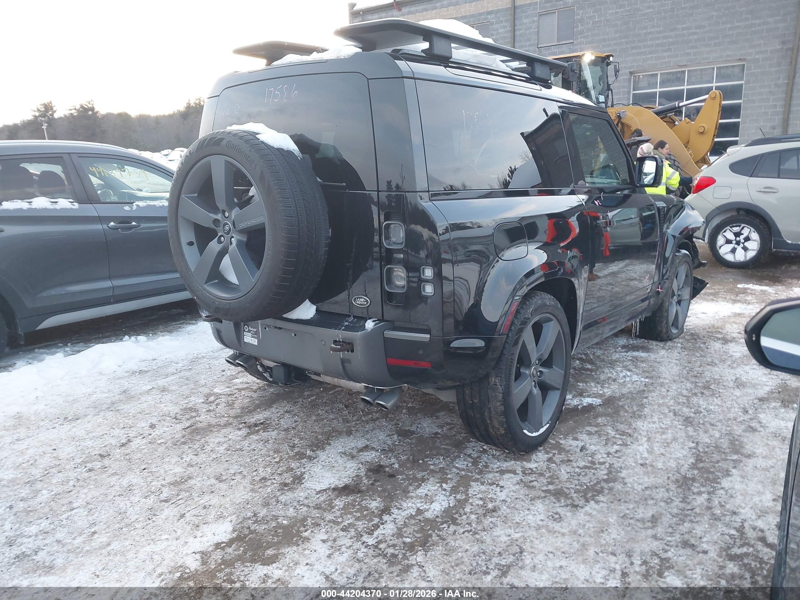 LAND ROVER image 4