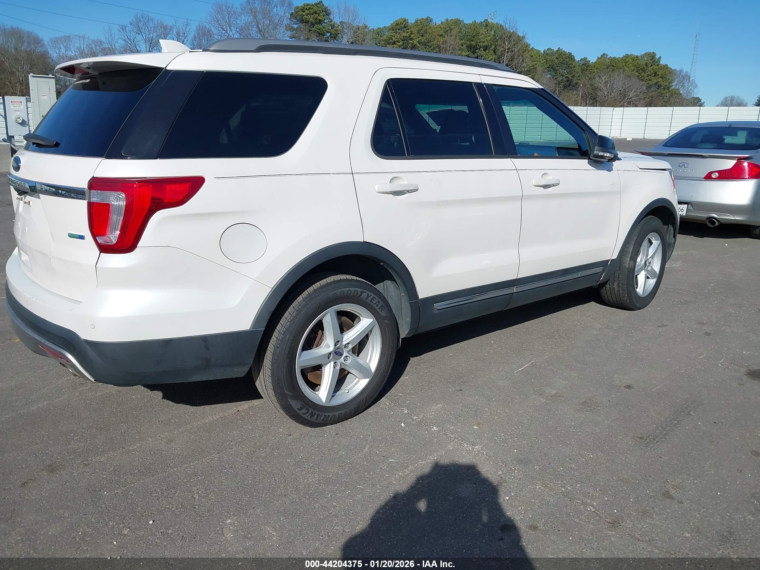 FORD EXPLORER image 4