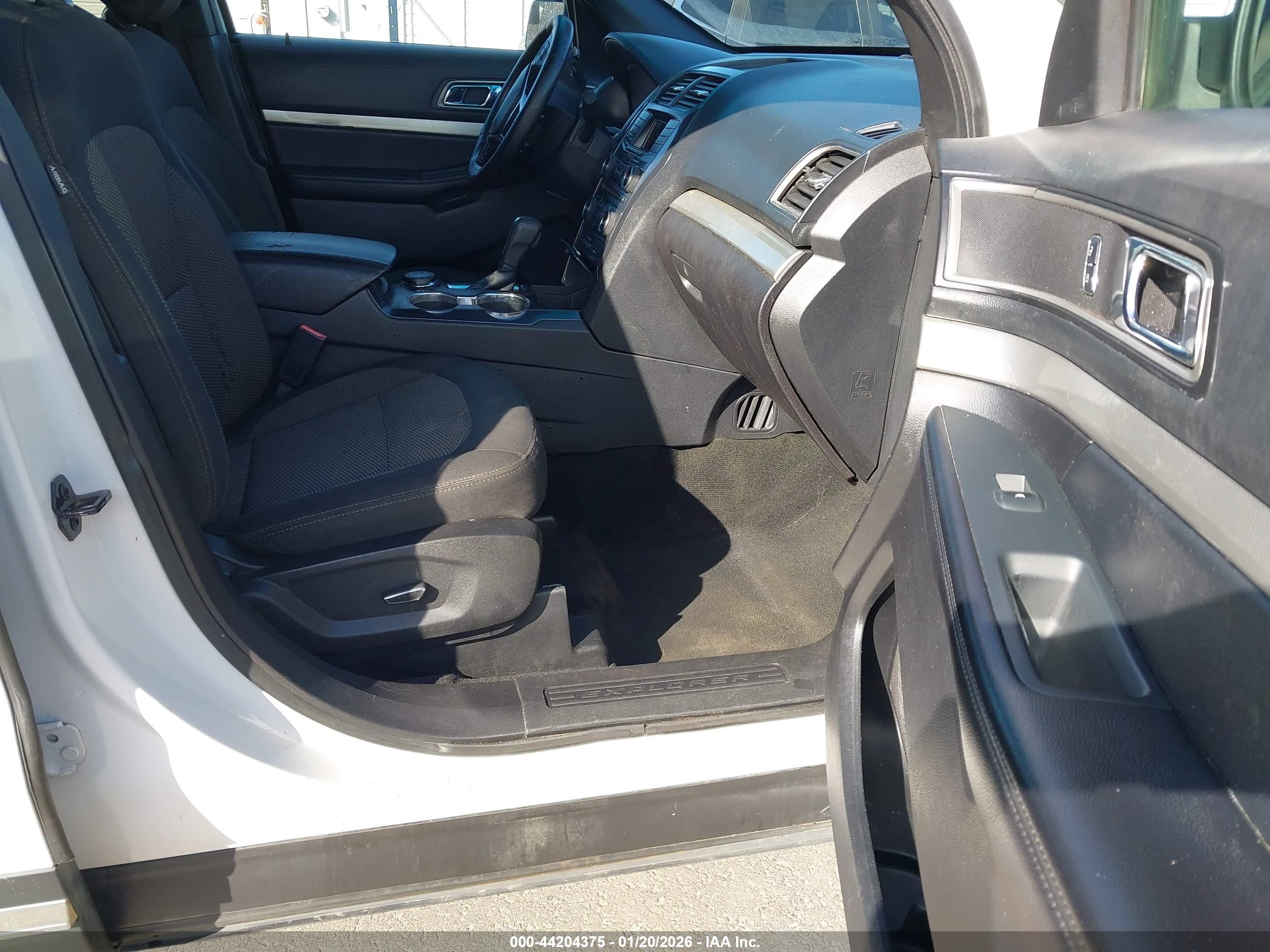 FORD EXPLORER image 5
