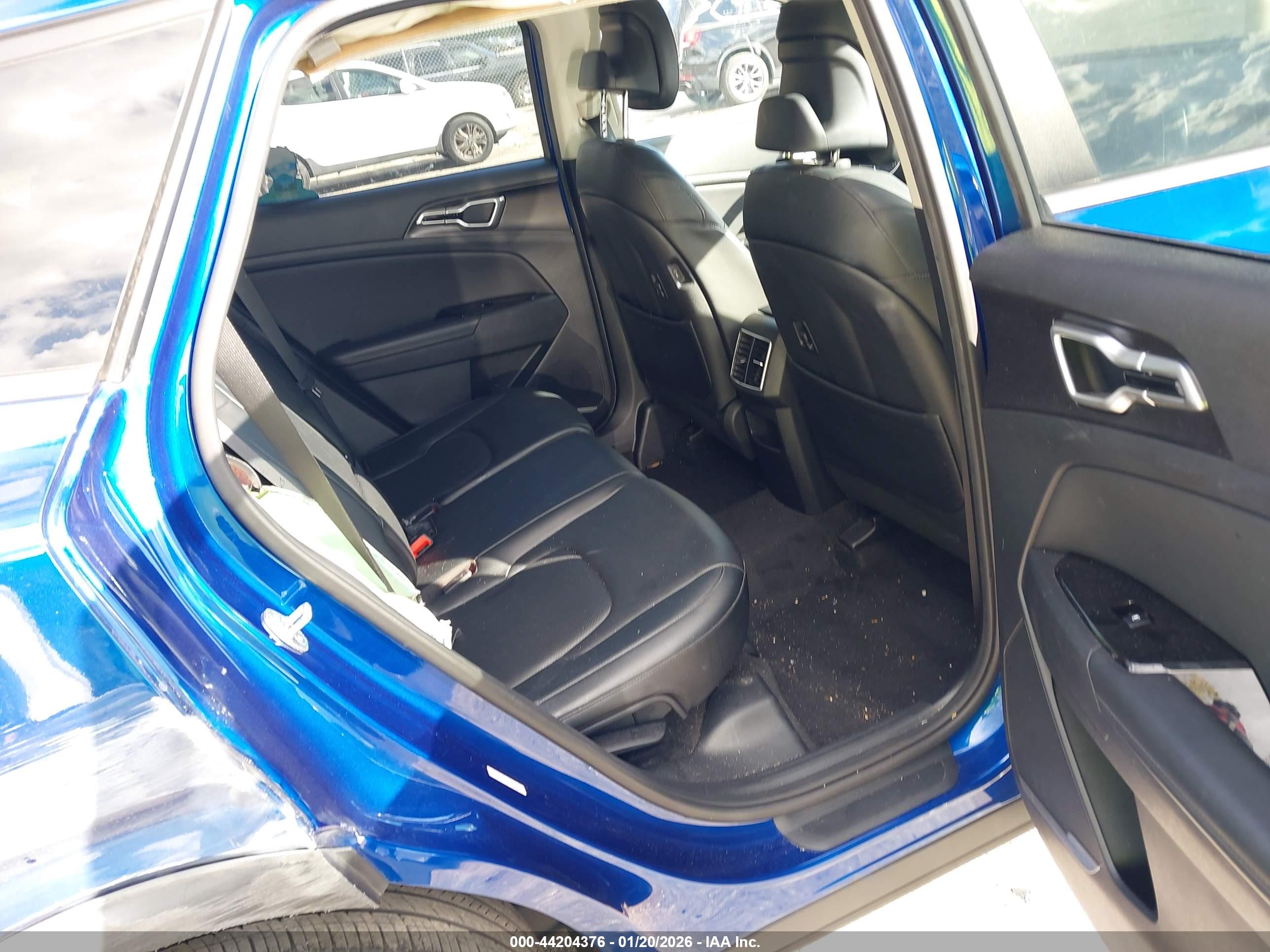 KIA SPORTAGE image 8
