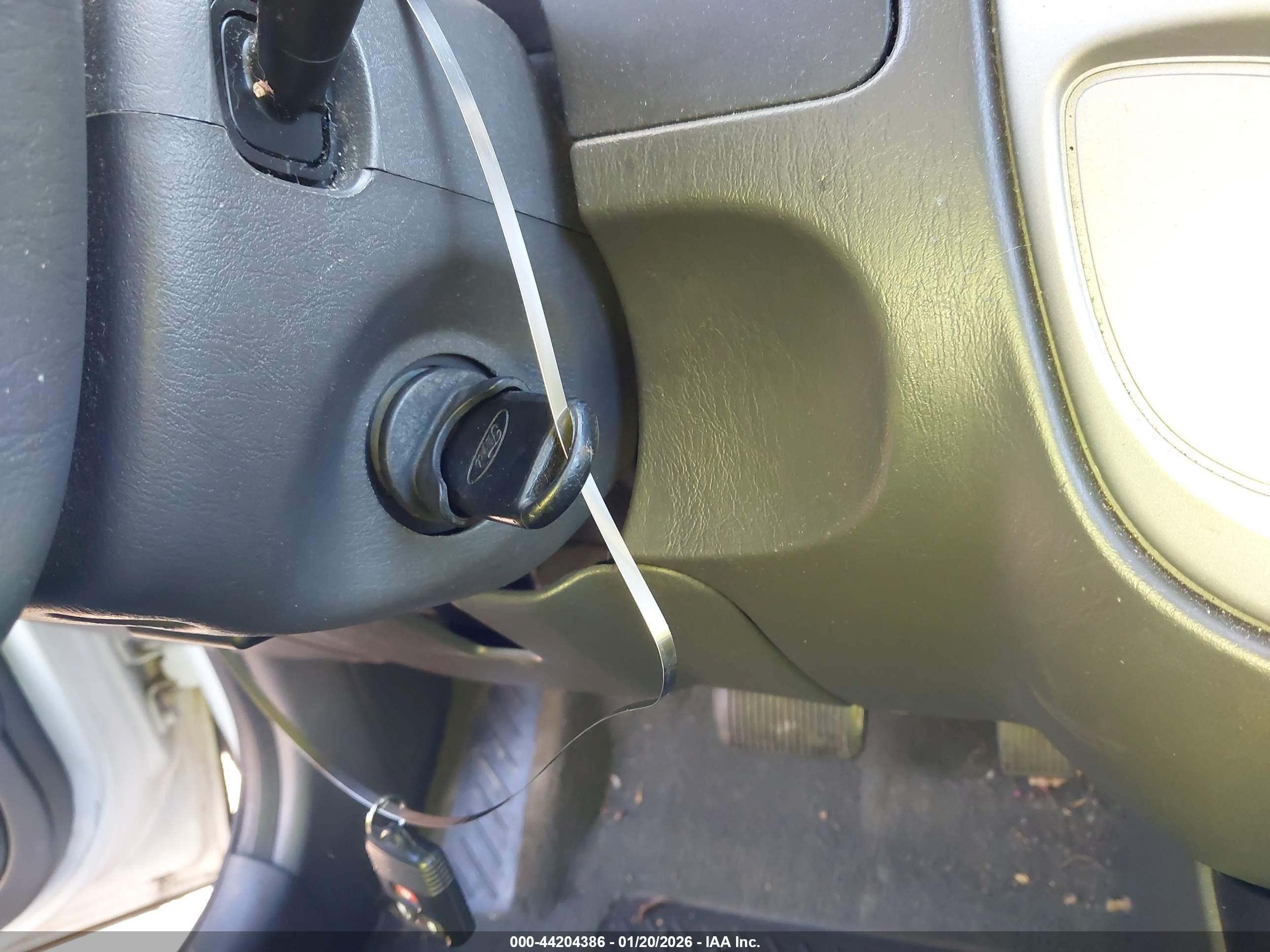 FORD ESCAPE image 11