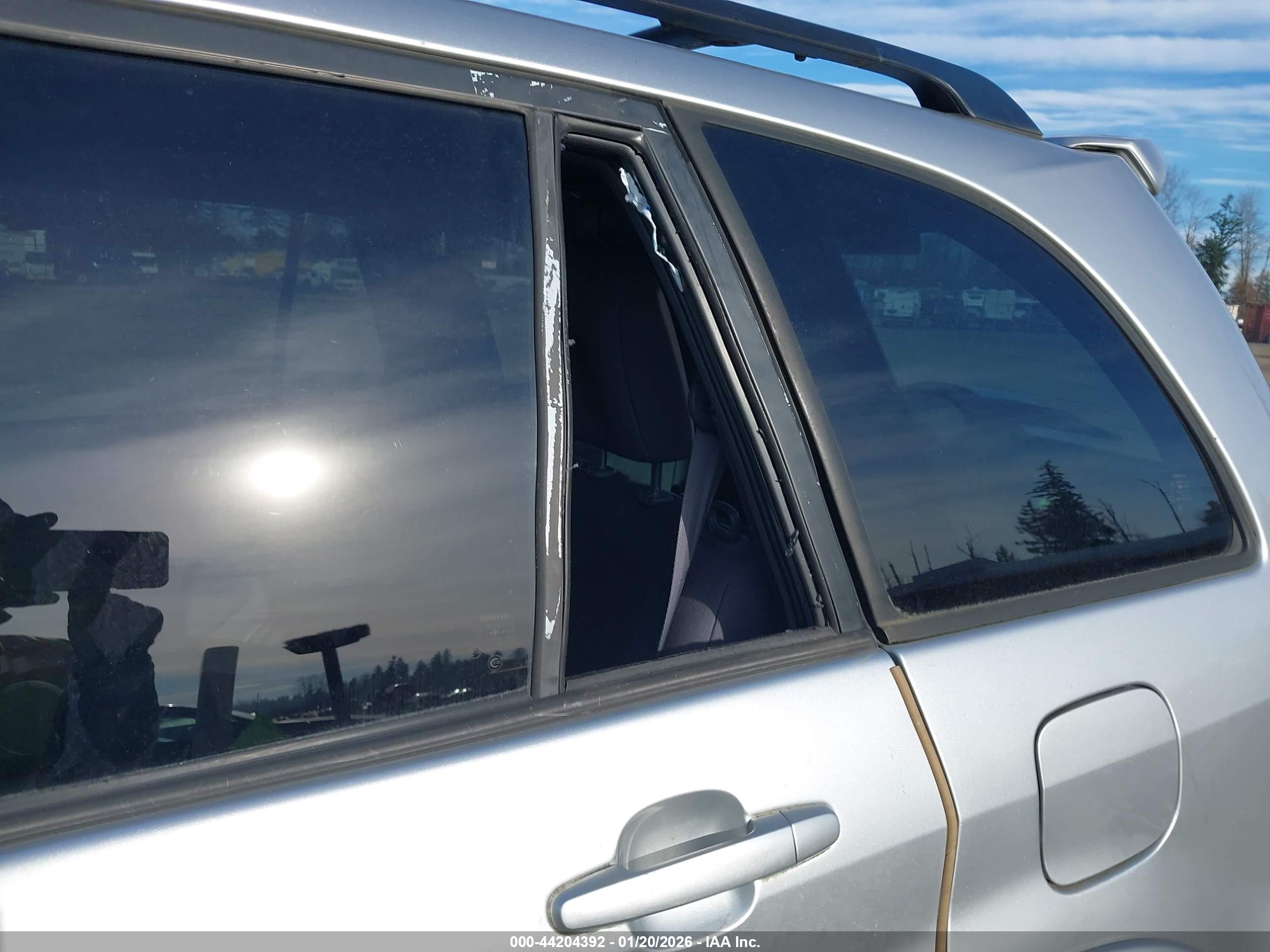 TOYOTA RAV4 image 6
