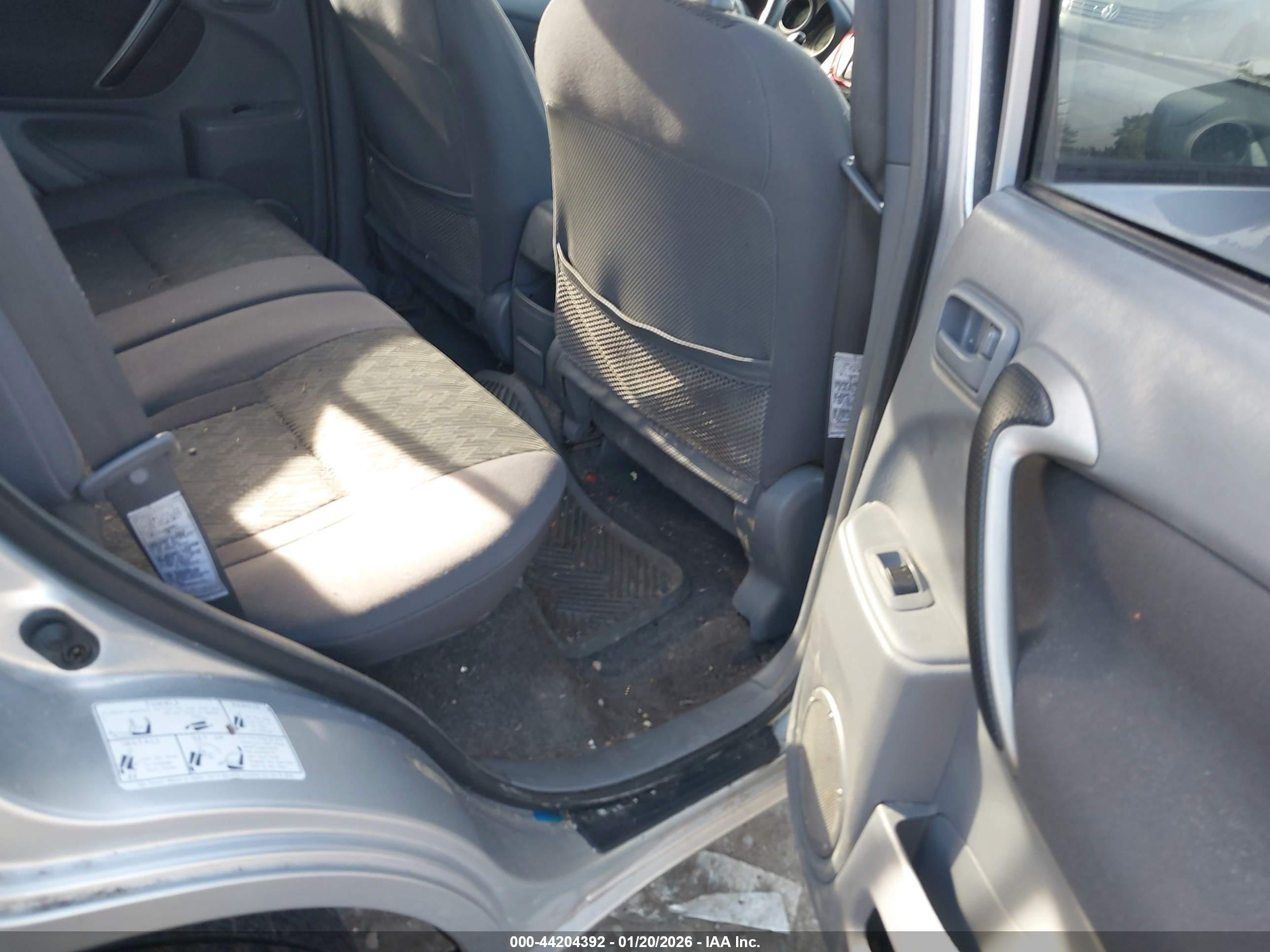 TOYOTA RAV4 image 8