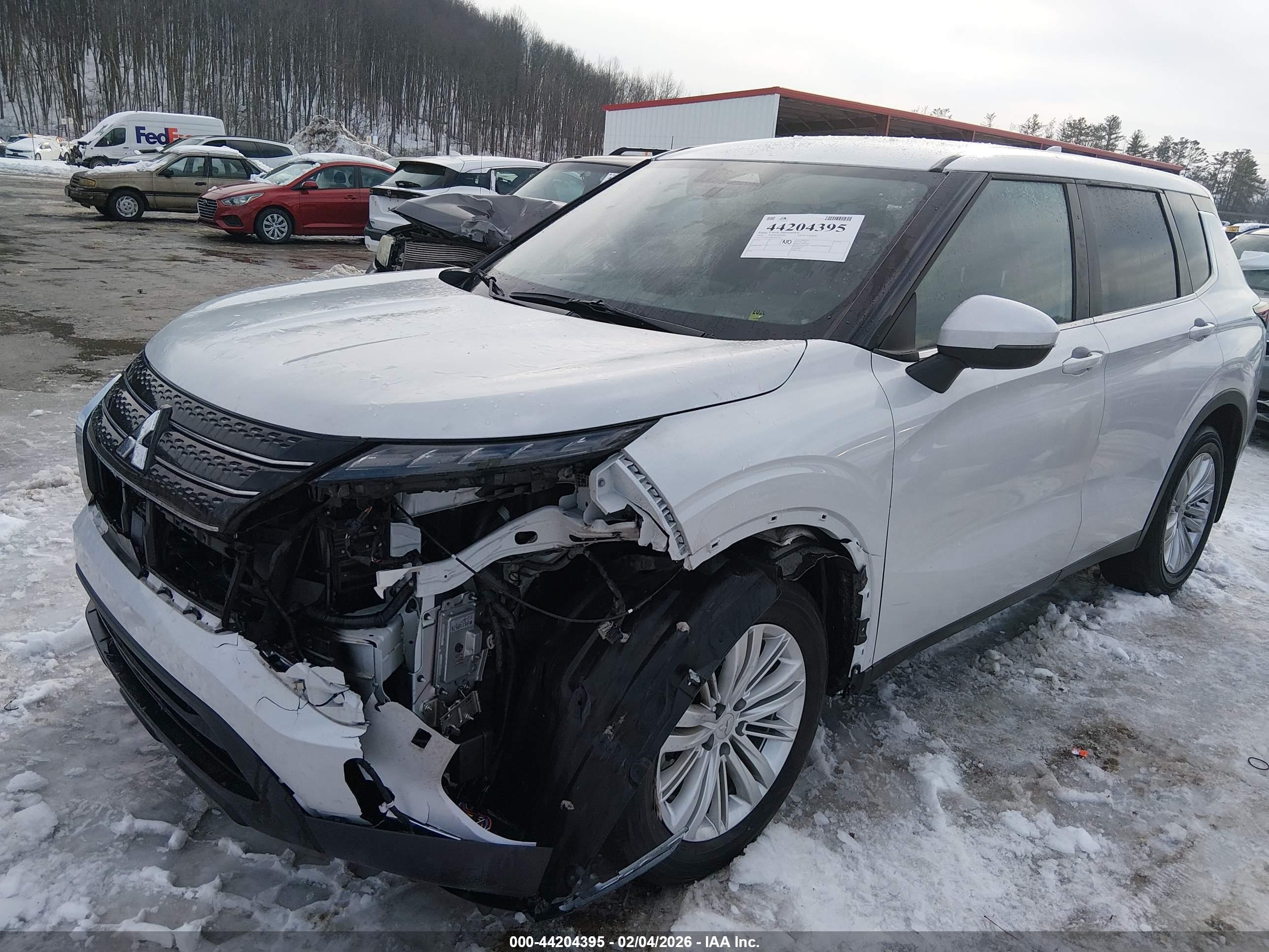 MITSUBISHI OUTLANDER image 2