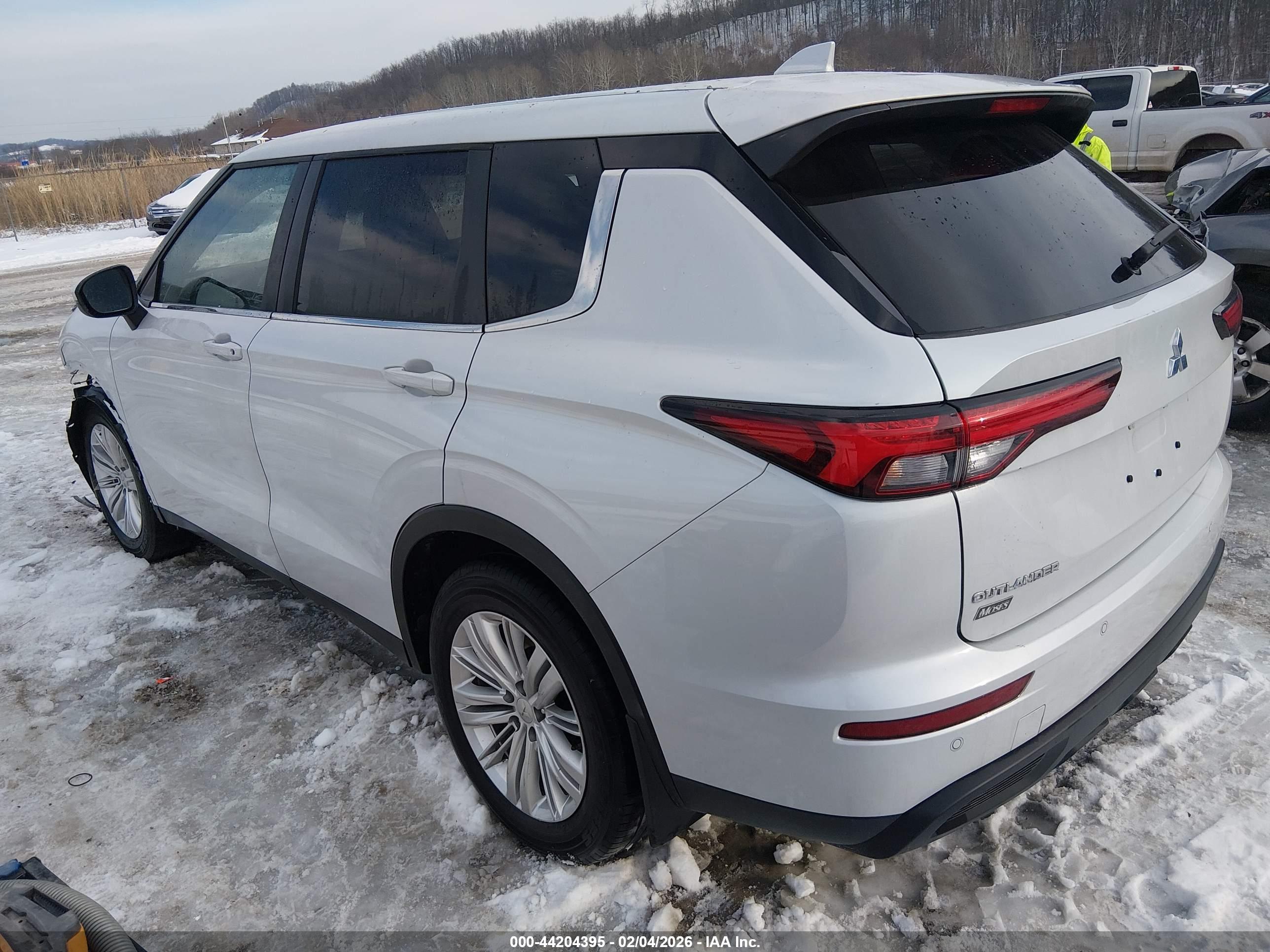 MITSUBISHI OUTLANDER image 3