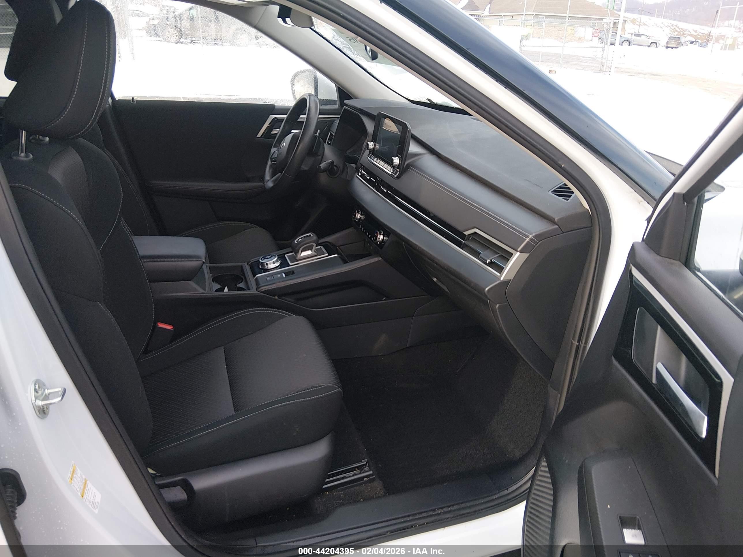MITSUBISHI OUTLANDER image 5