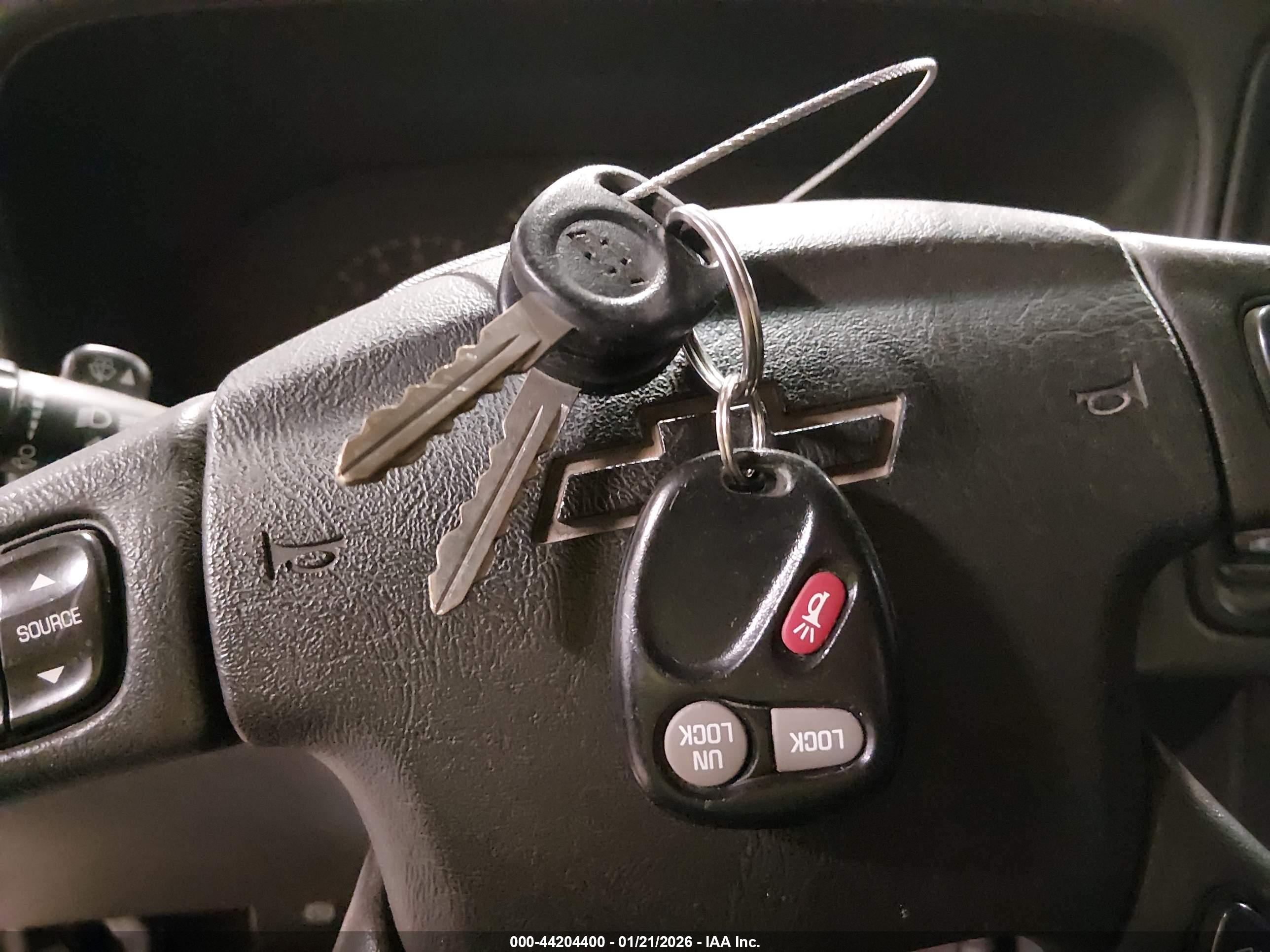 CHEVROLET SILVERADO image 11