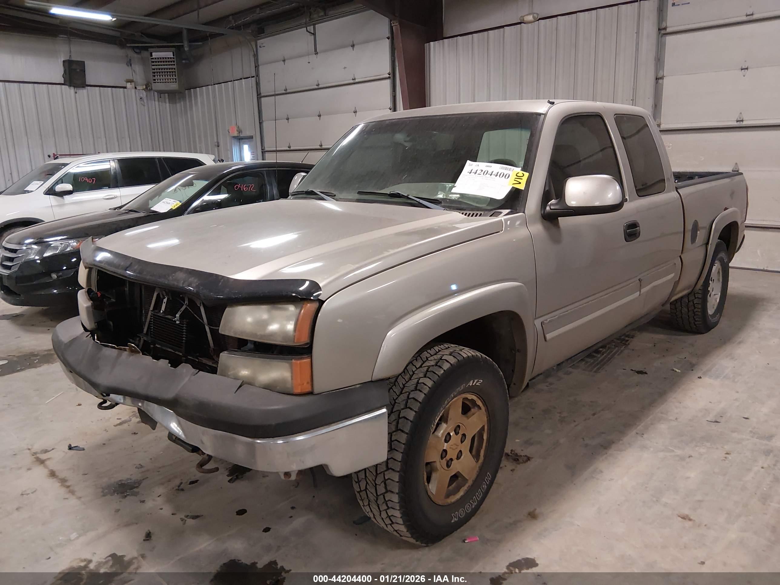 CHEVROLET SILVERADO image 2