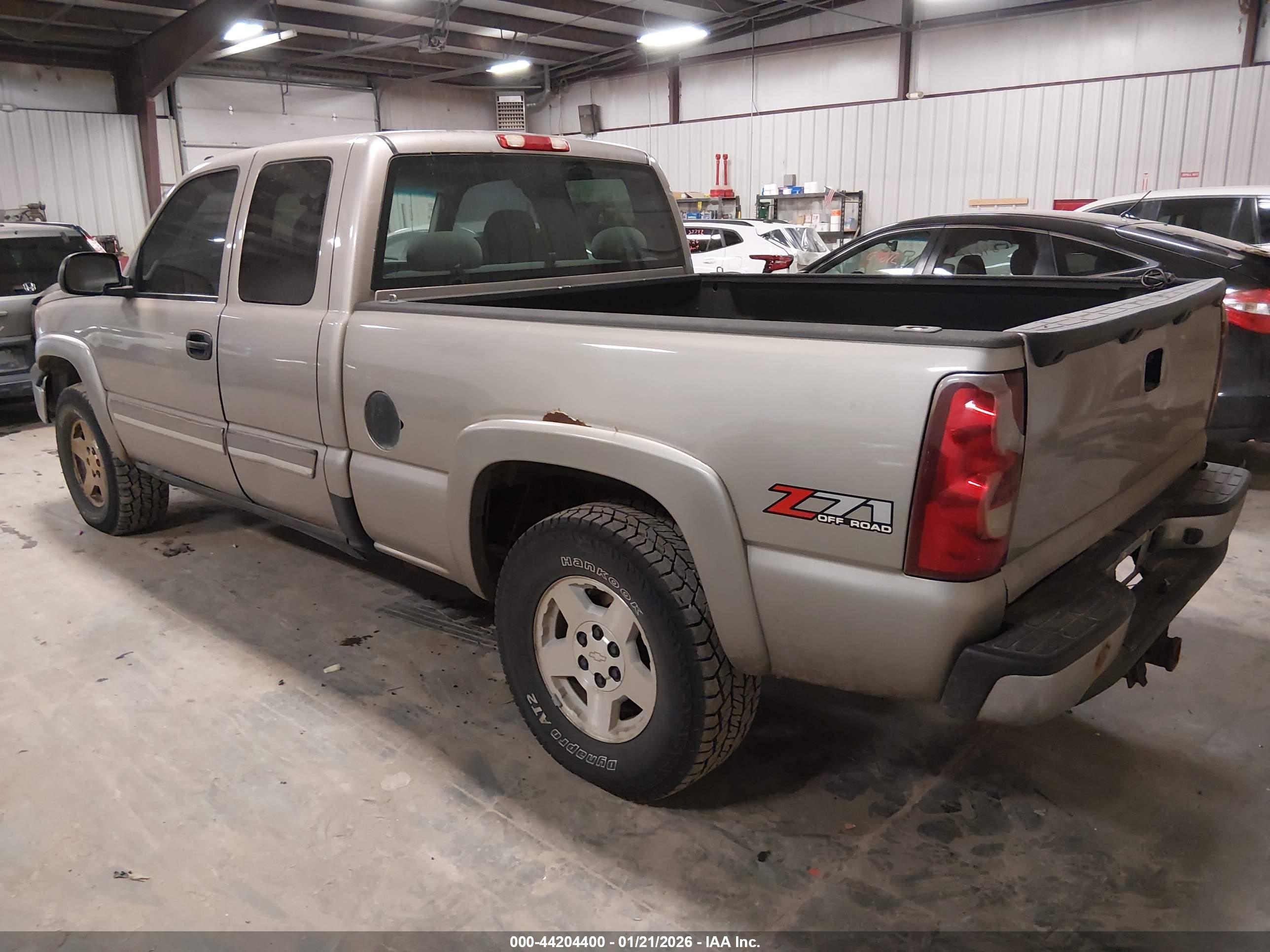 CHEVROLET SILVERADO image 3