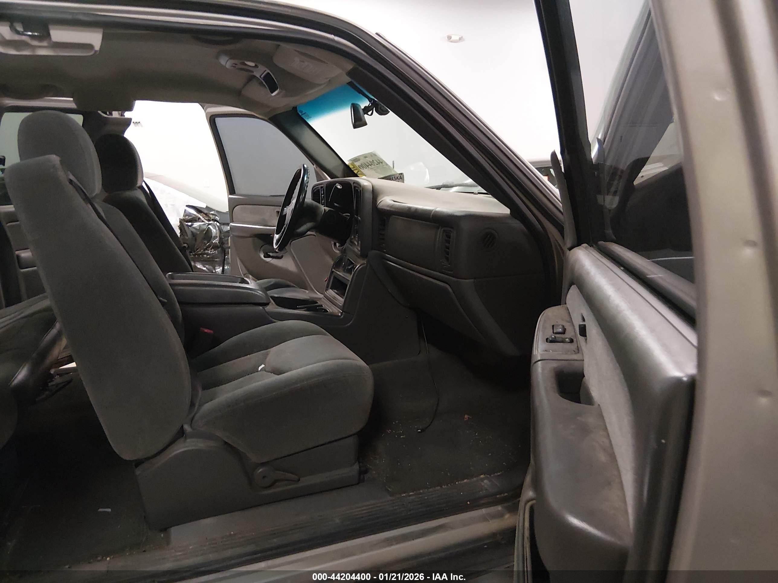 CHEVROLET SILVERADO image 5