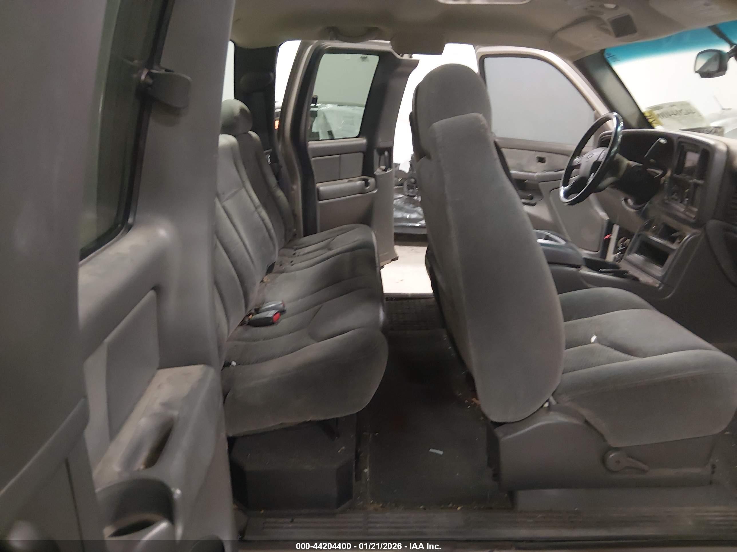 CHEVROLET SILVERADO image 8