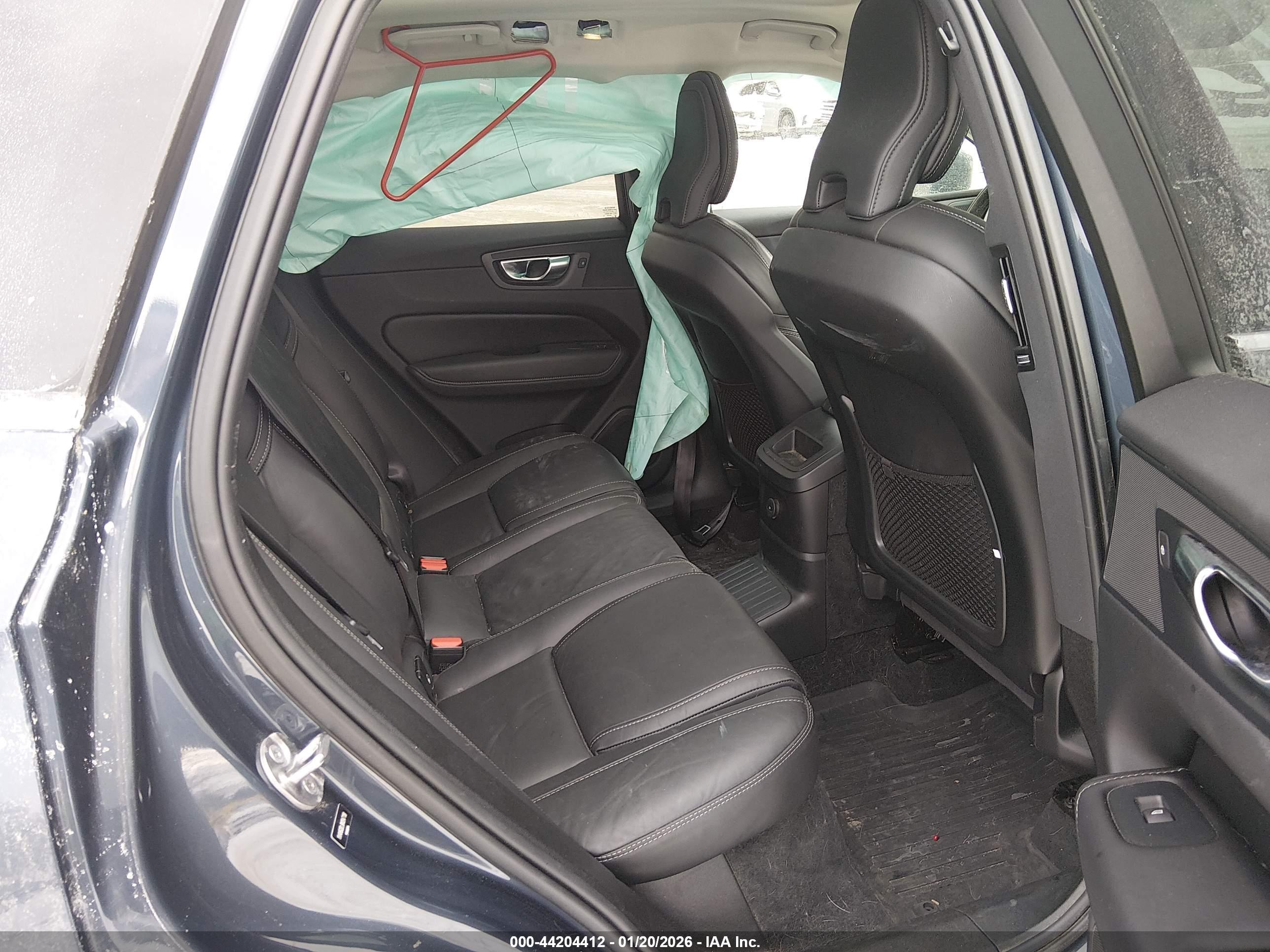 VOLVO XC60 image 8