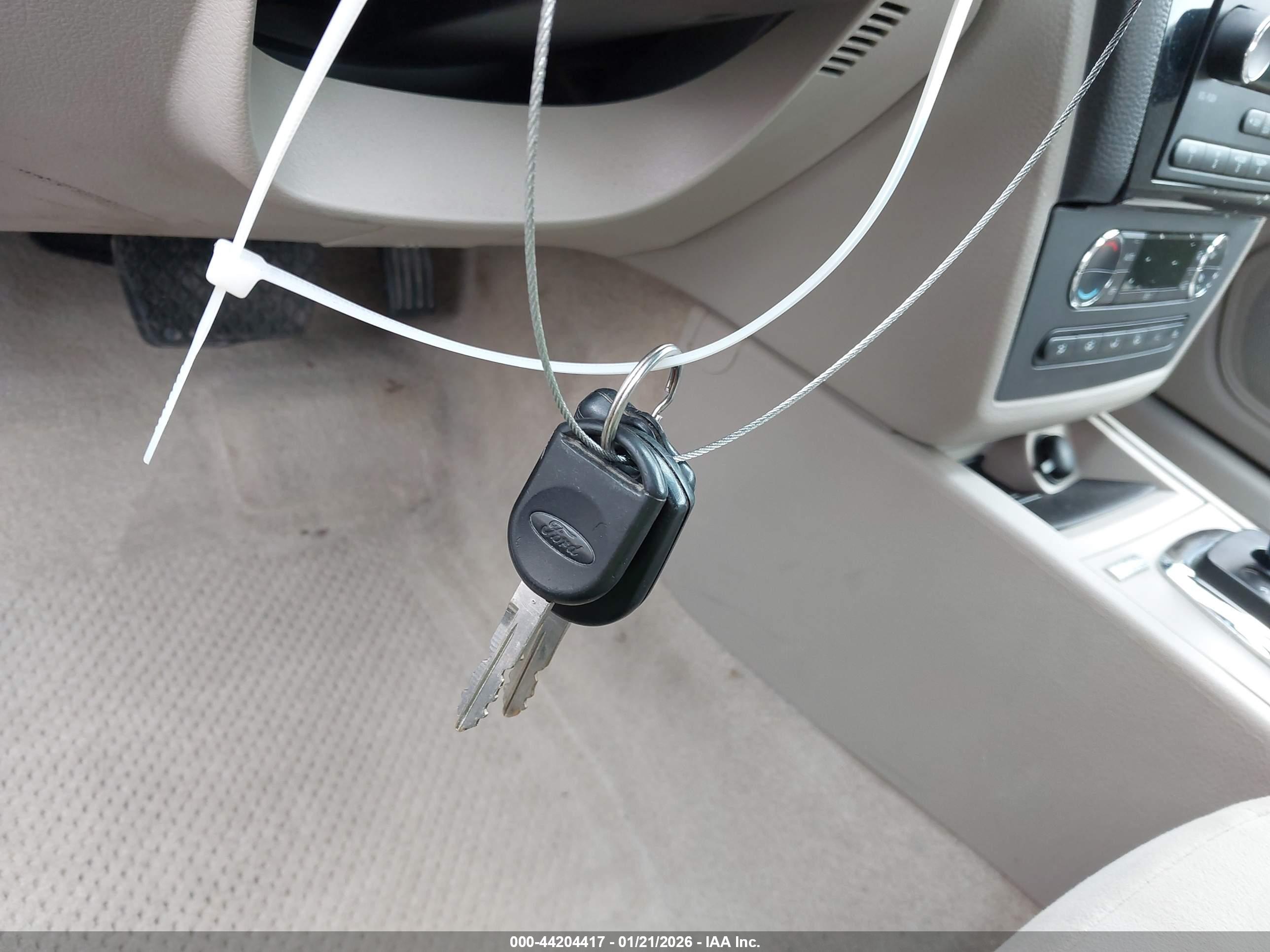 FORD FUSION image 11