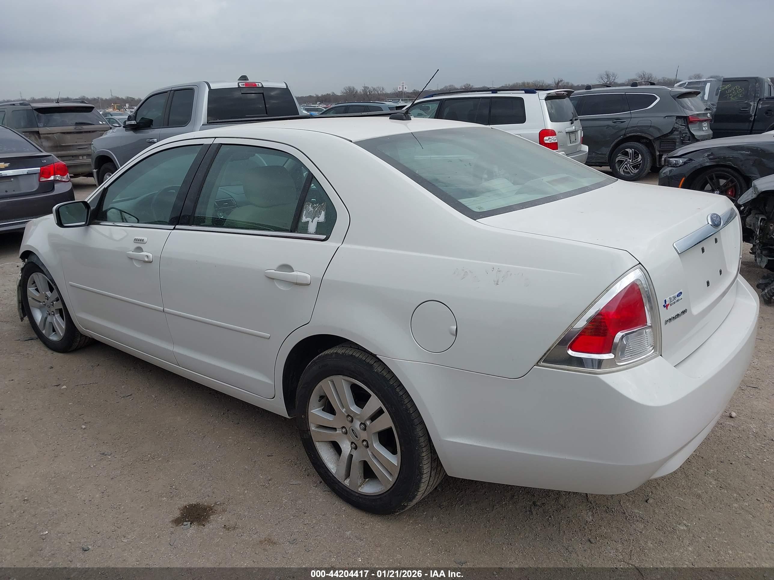 FORD FUSION image 3