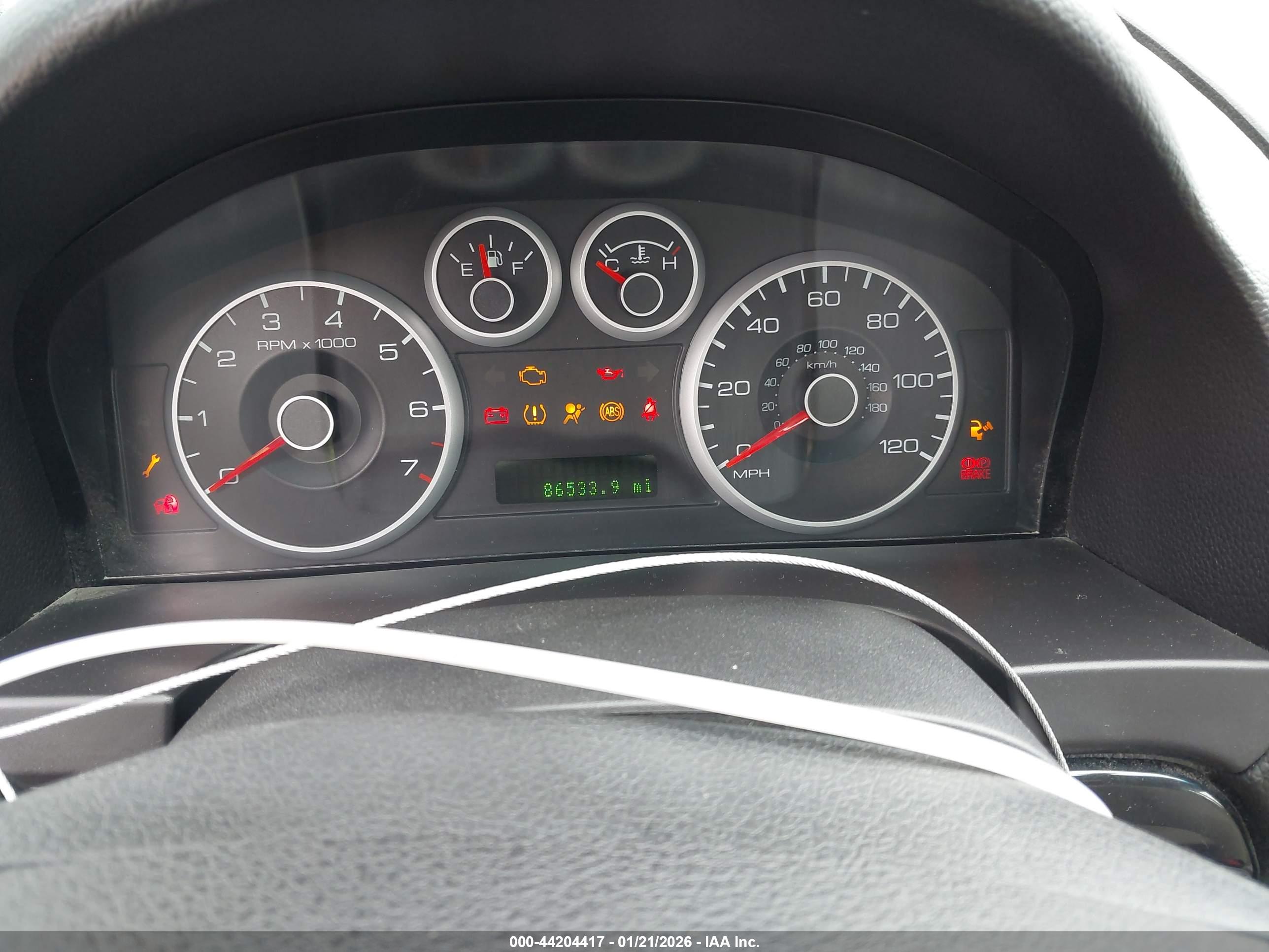 FORD FUSION image 7