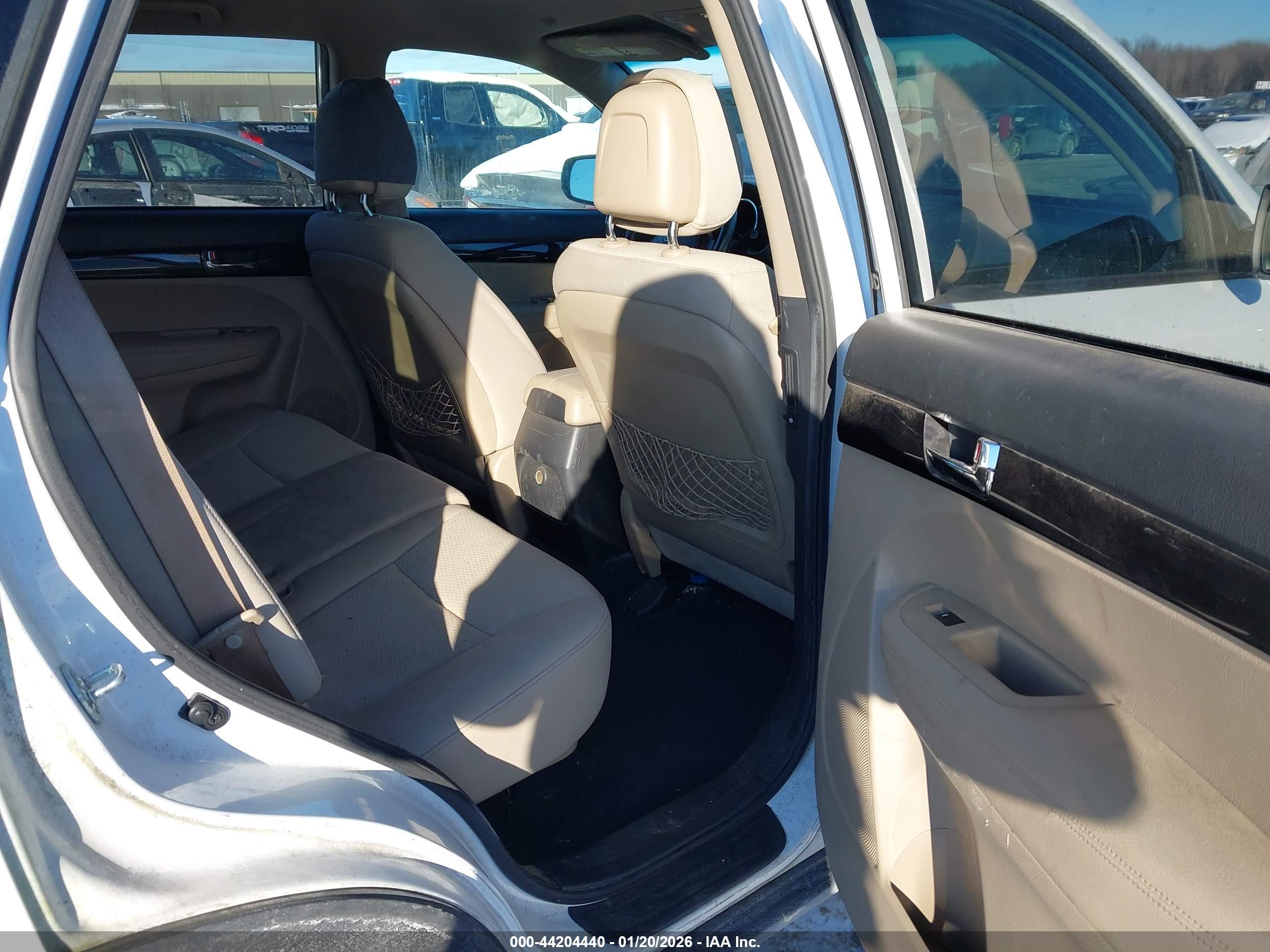KIA SORENTO image 8