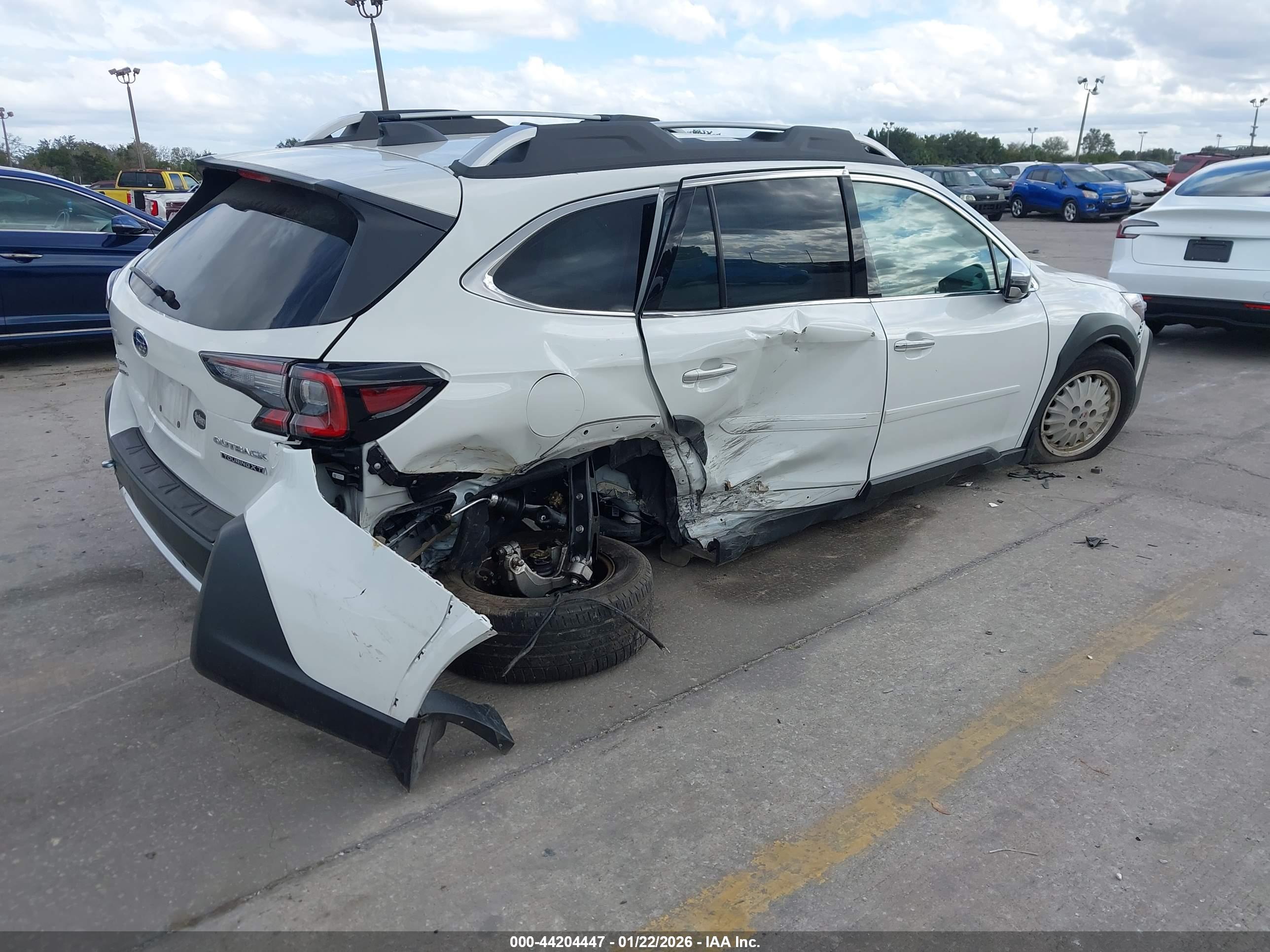 SUBARU OUTBACK image 4