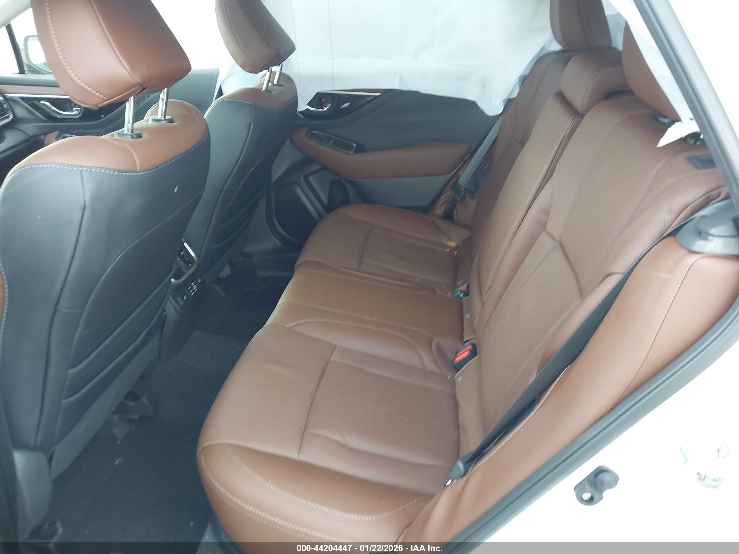 SUBARU OUTBACK image 8