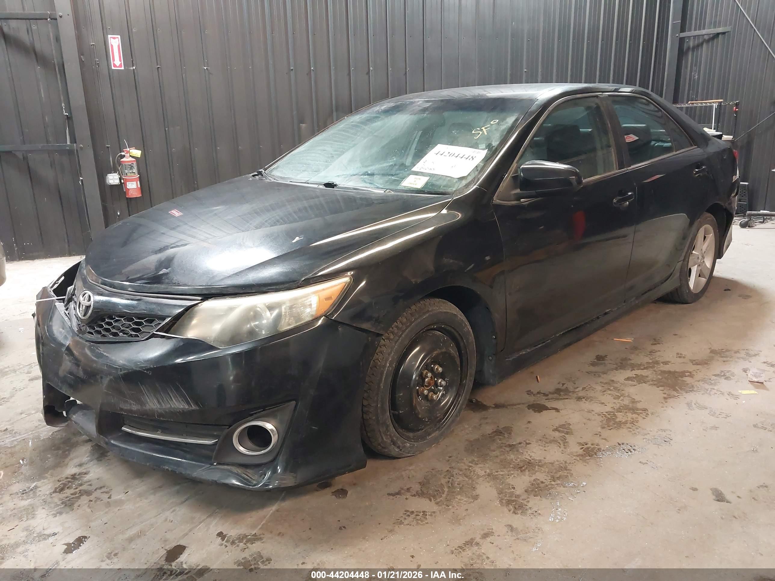 TOYOTA CAMRY image 2