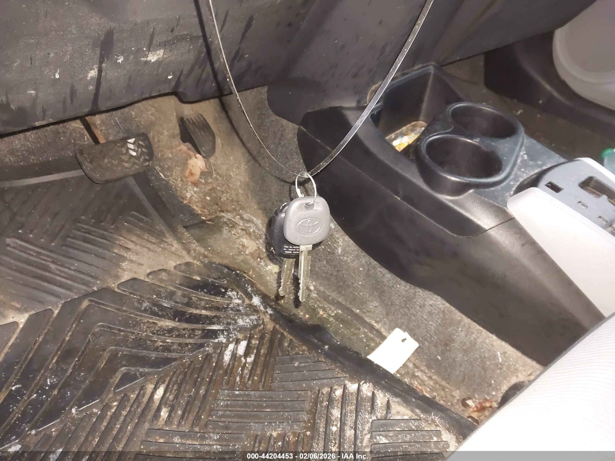 TOYOTA PRIUS image 11