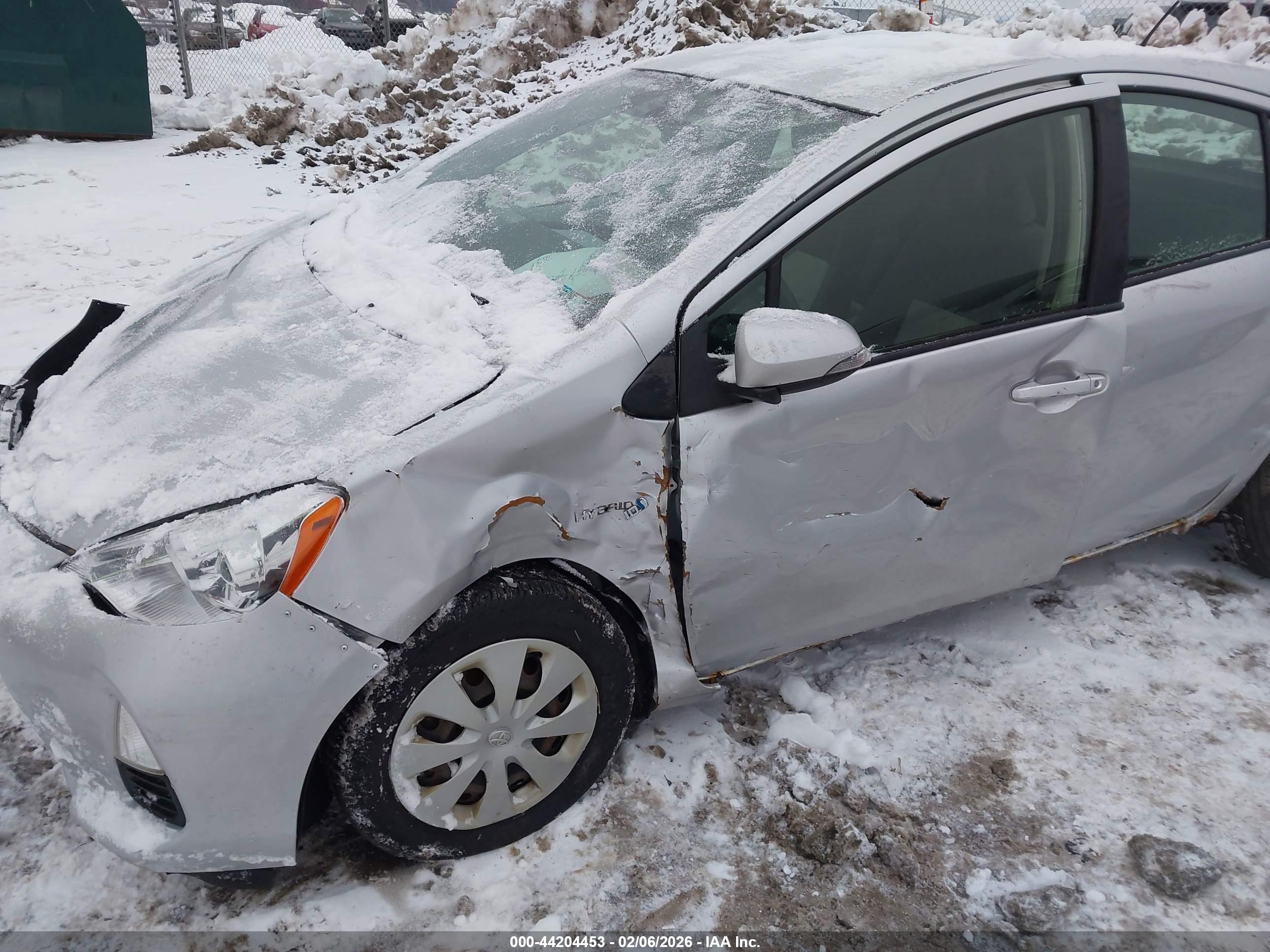 TOYOTA PRIUS image 6