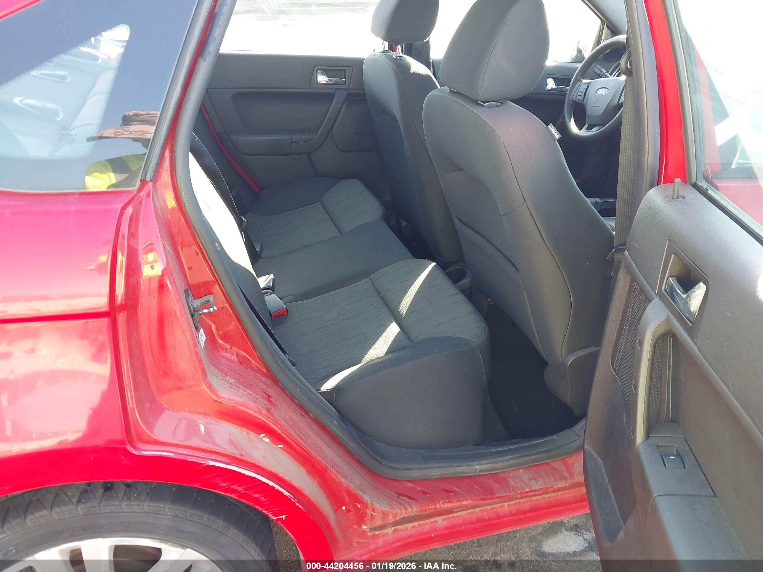 FORD FOCUS image 8