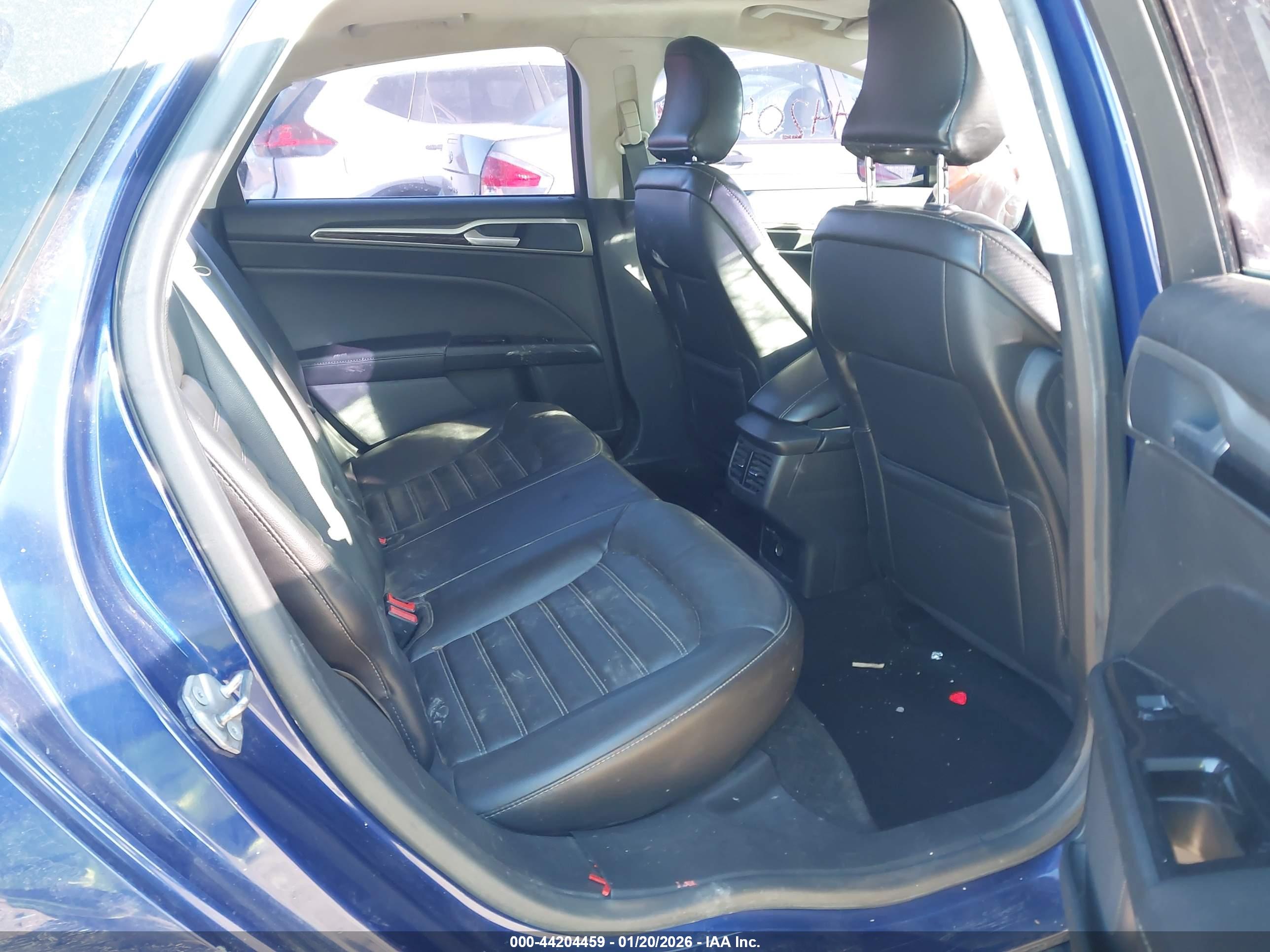 FORD FUSION image 8