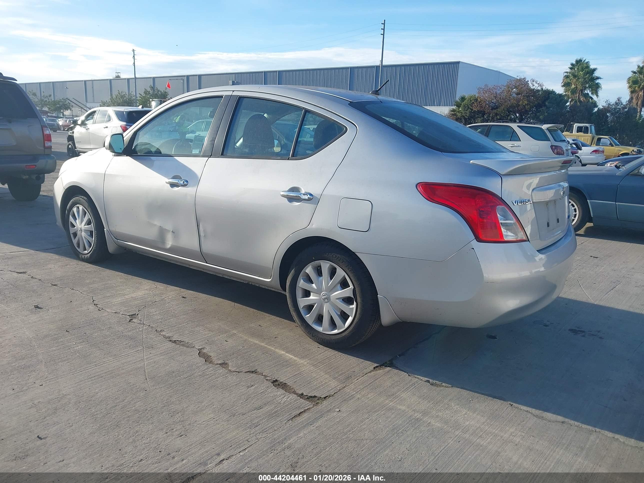 NISSAN VERSA image 3