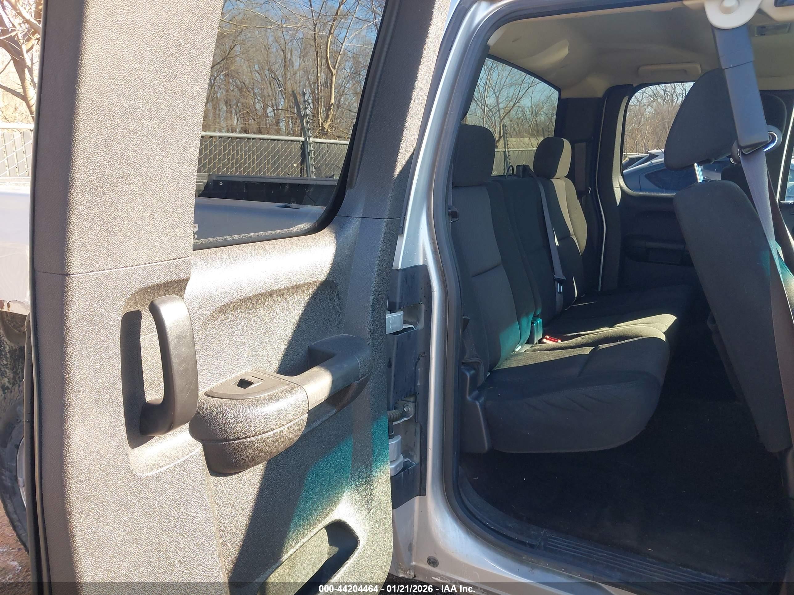 CHEVROLET SILVERADO image 8