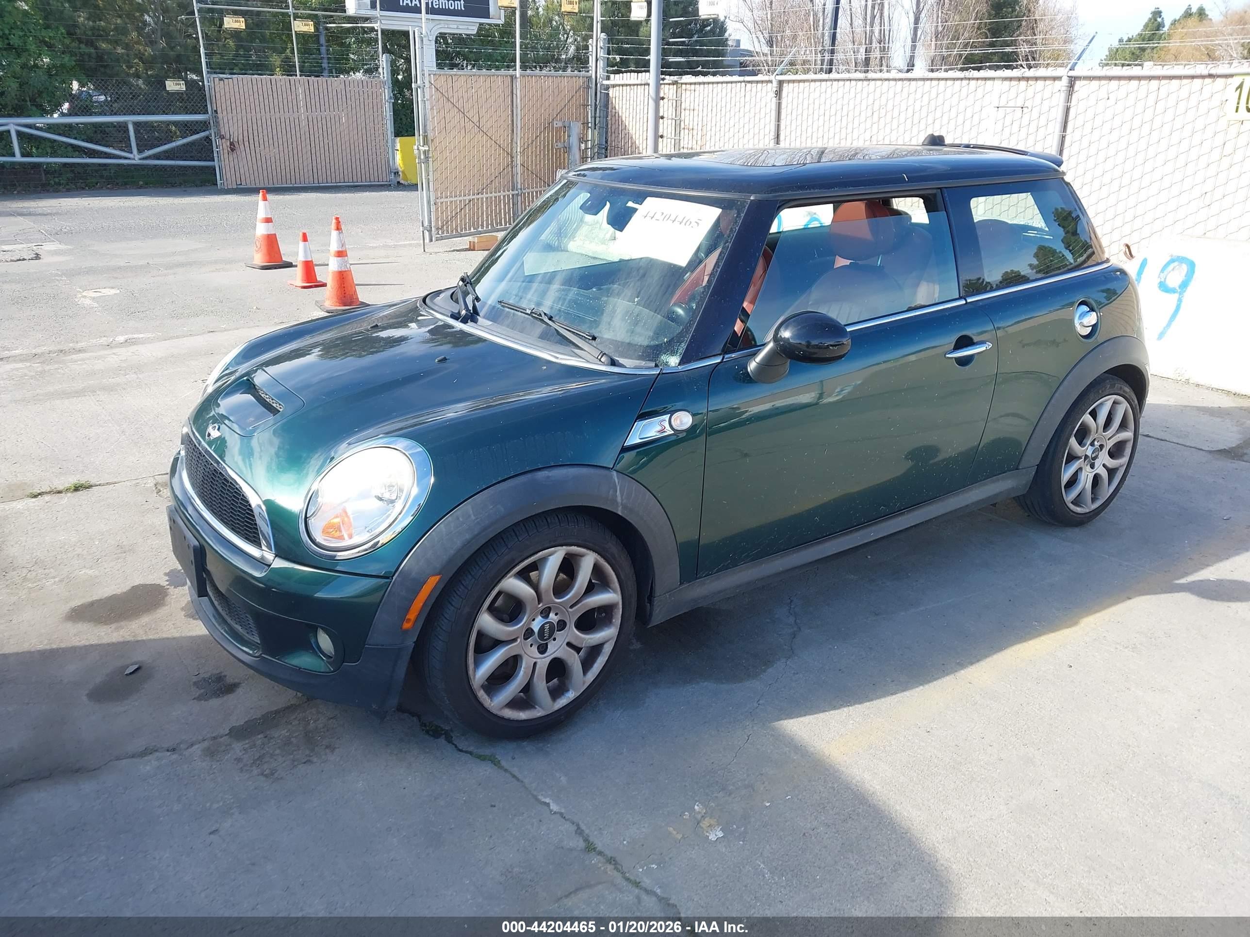 MINI COOPER image 2