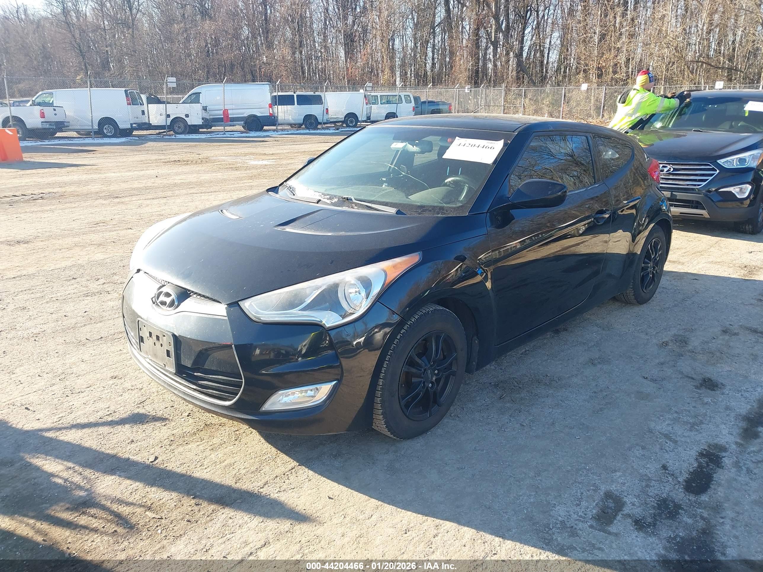 HYUNDAI VELOSTER image 2