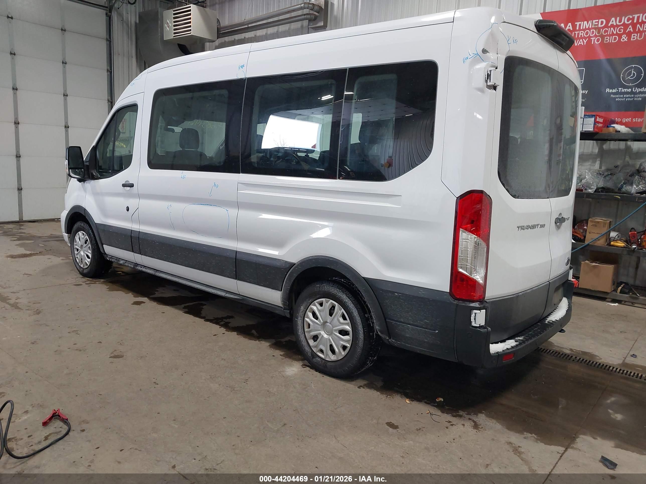 FORD TRANSIT-350 image 3