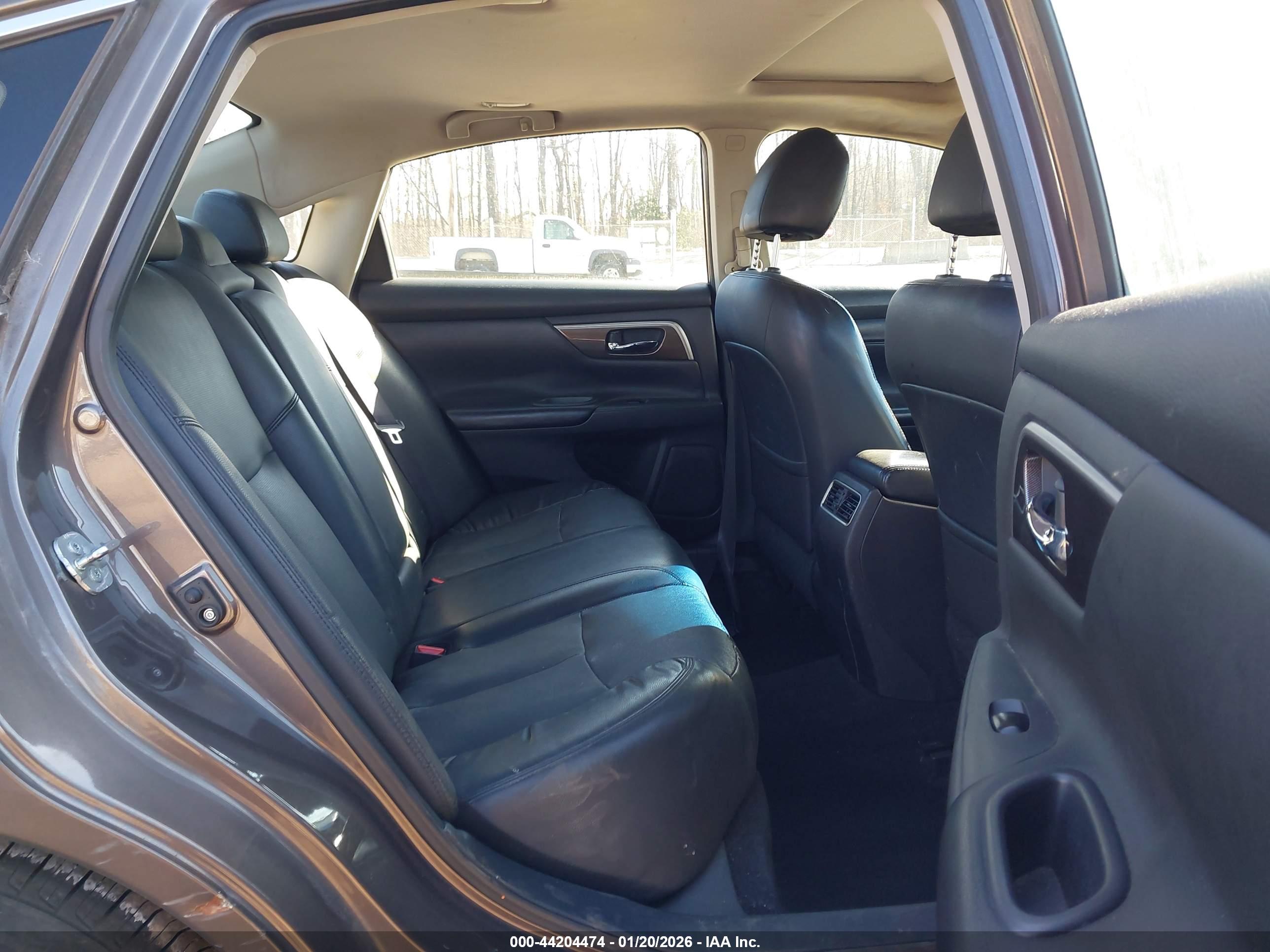 NISSAN ALTIMA image 8