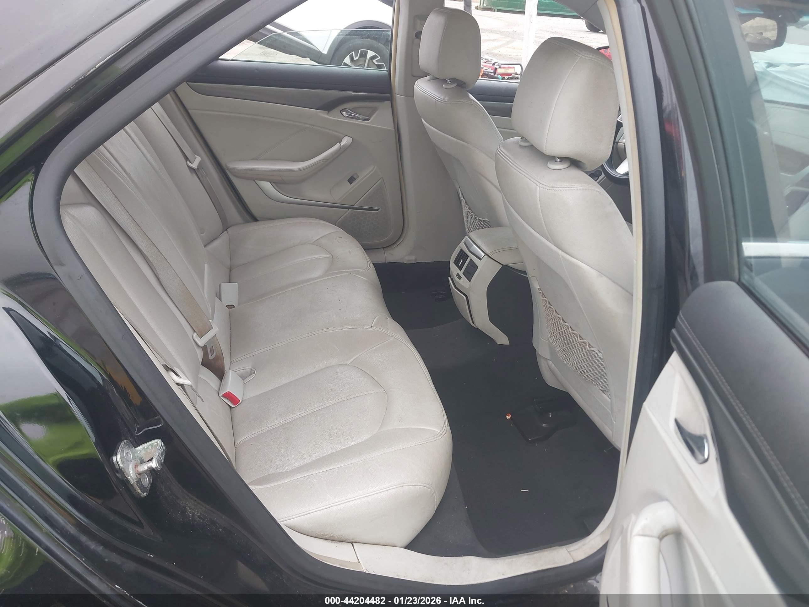 CADILLAC CTS image 8