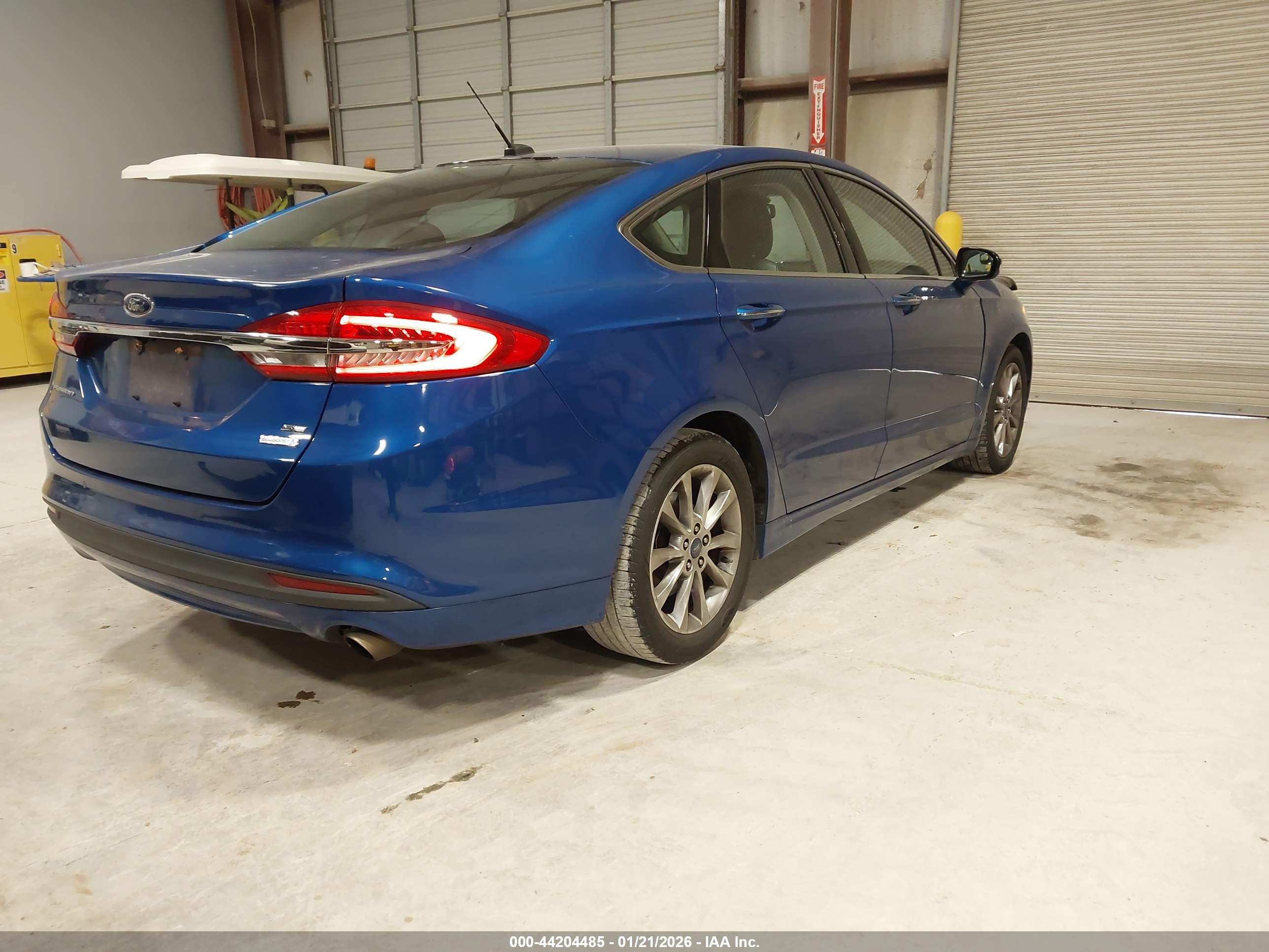 FORD FUSION image 4