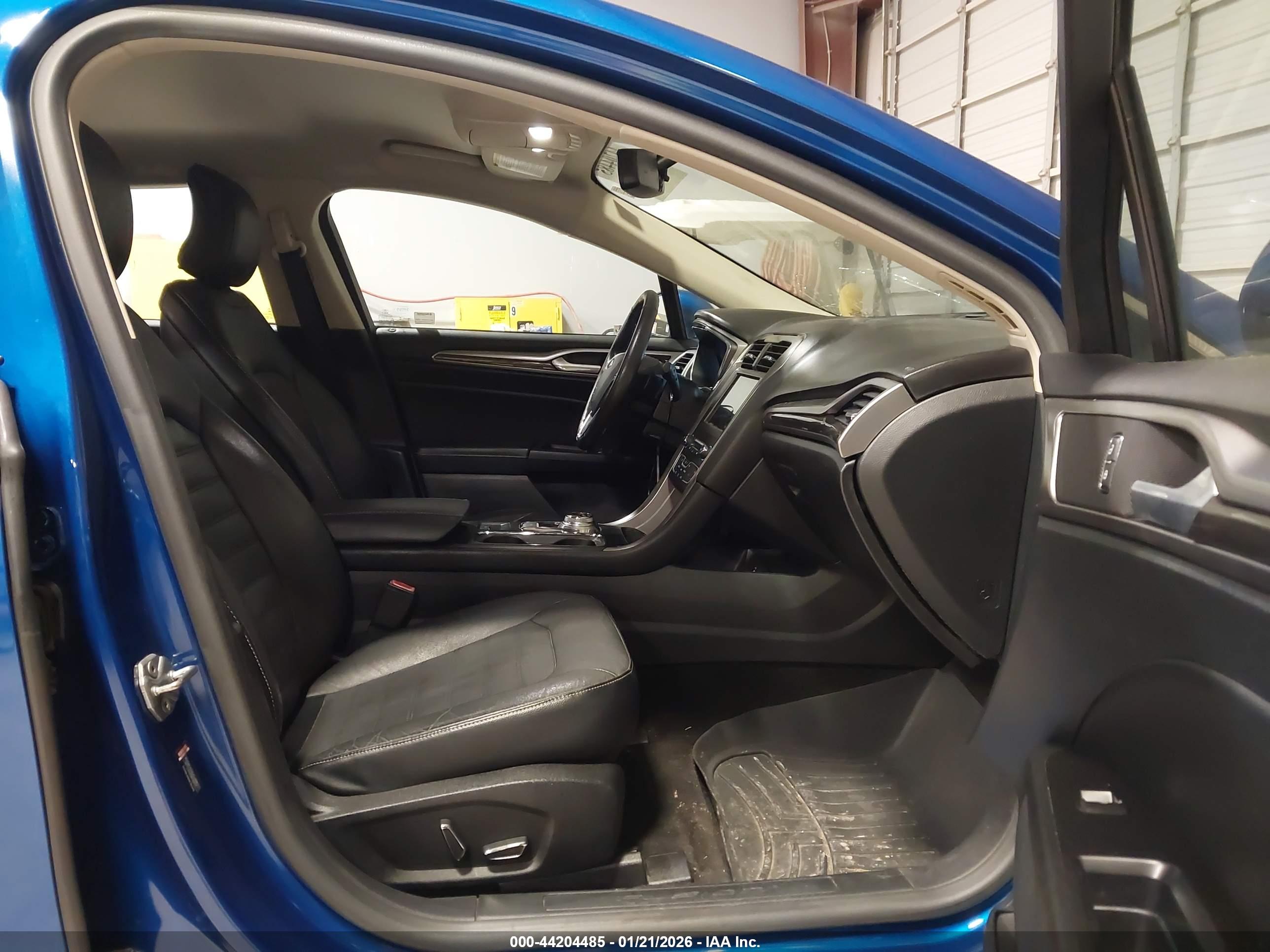 FORD FUSION image 5