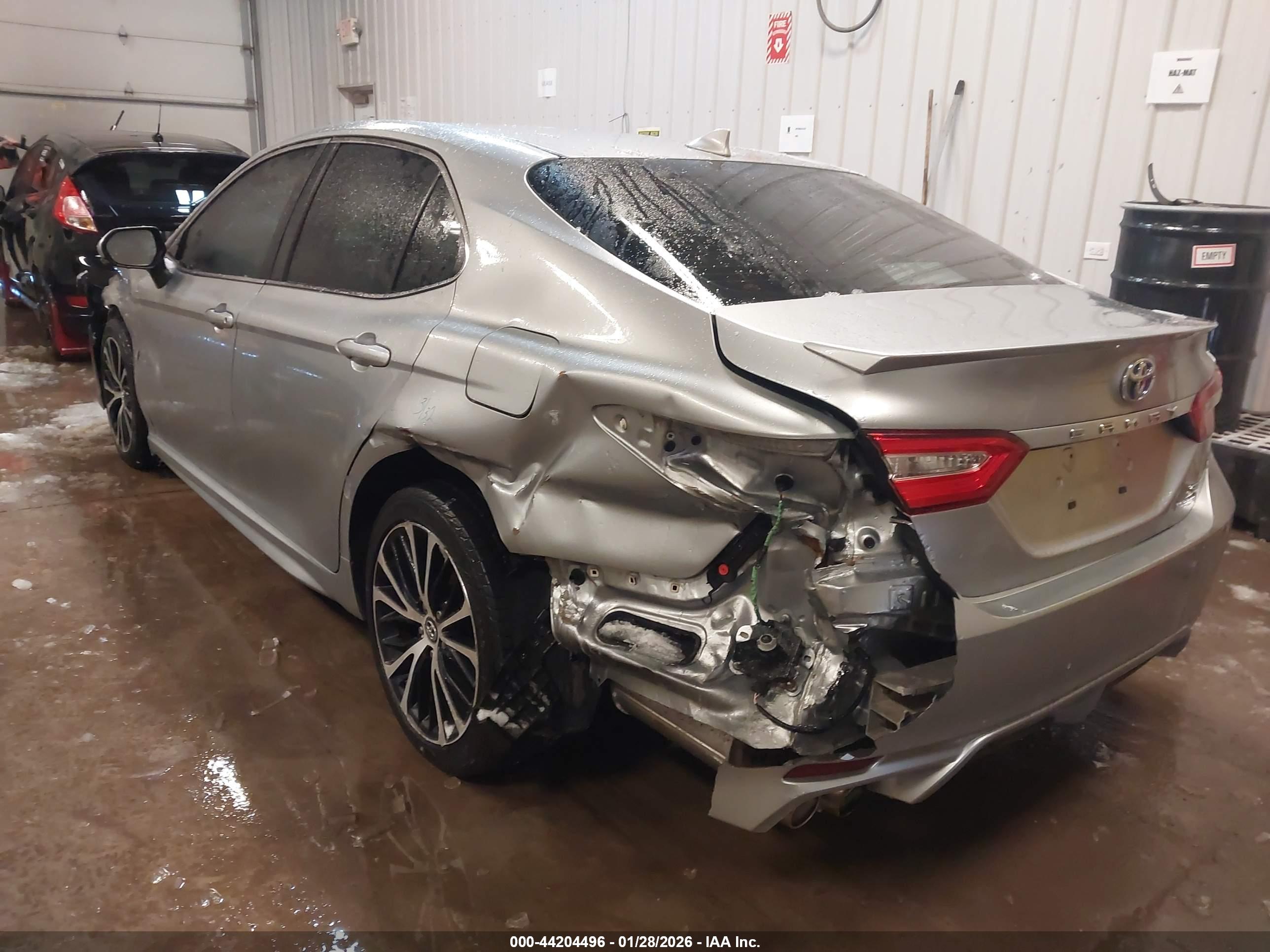 TOYOTA CAMRY image 6