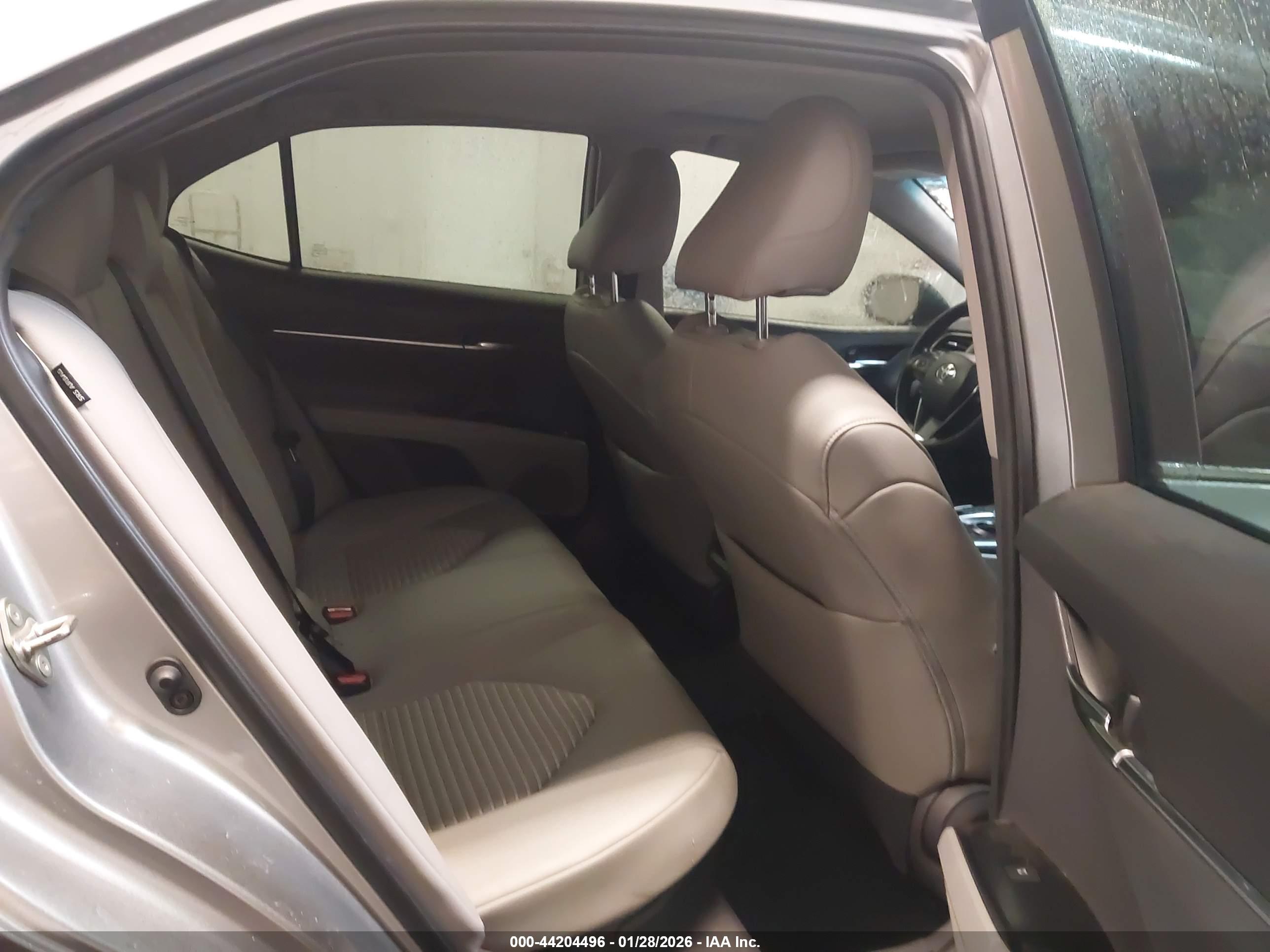 TOYOTA CAMRY image 8