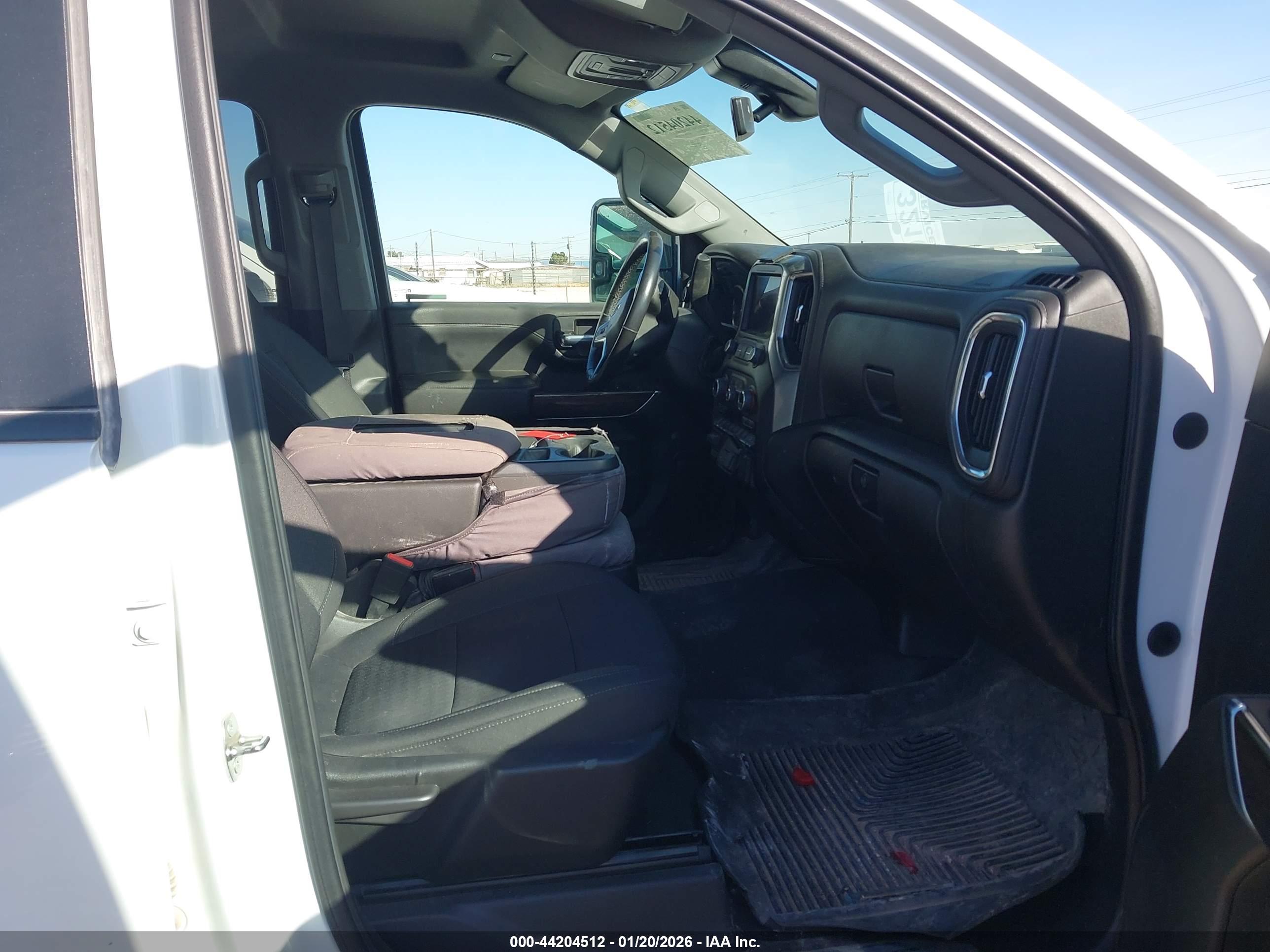 CHEVROLET SILVERADO image 5