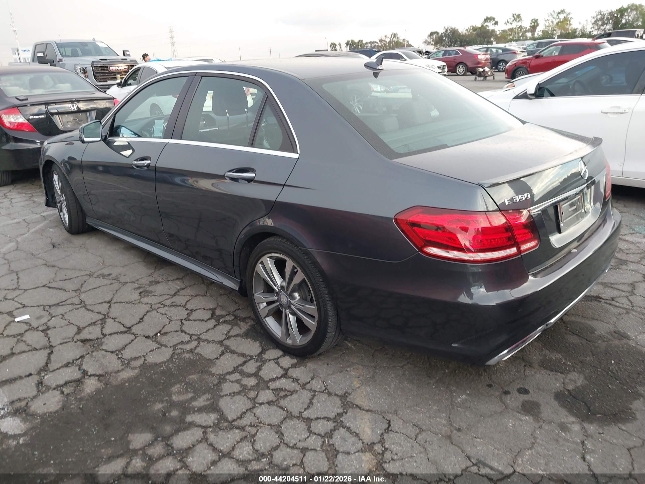 MERCEDES-BENZ E image 3