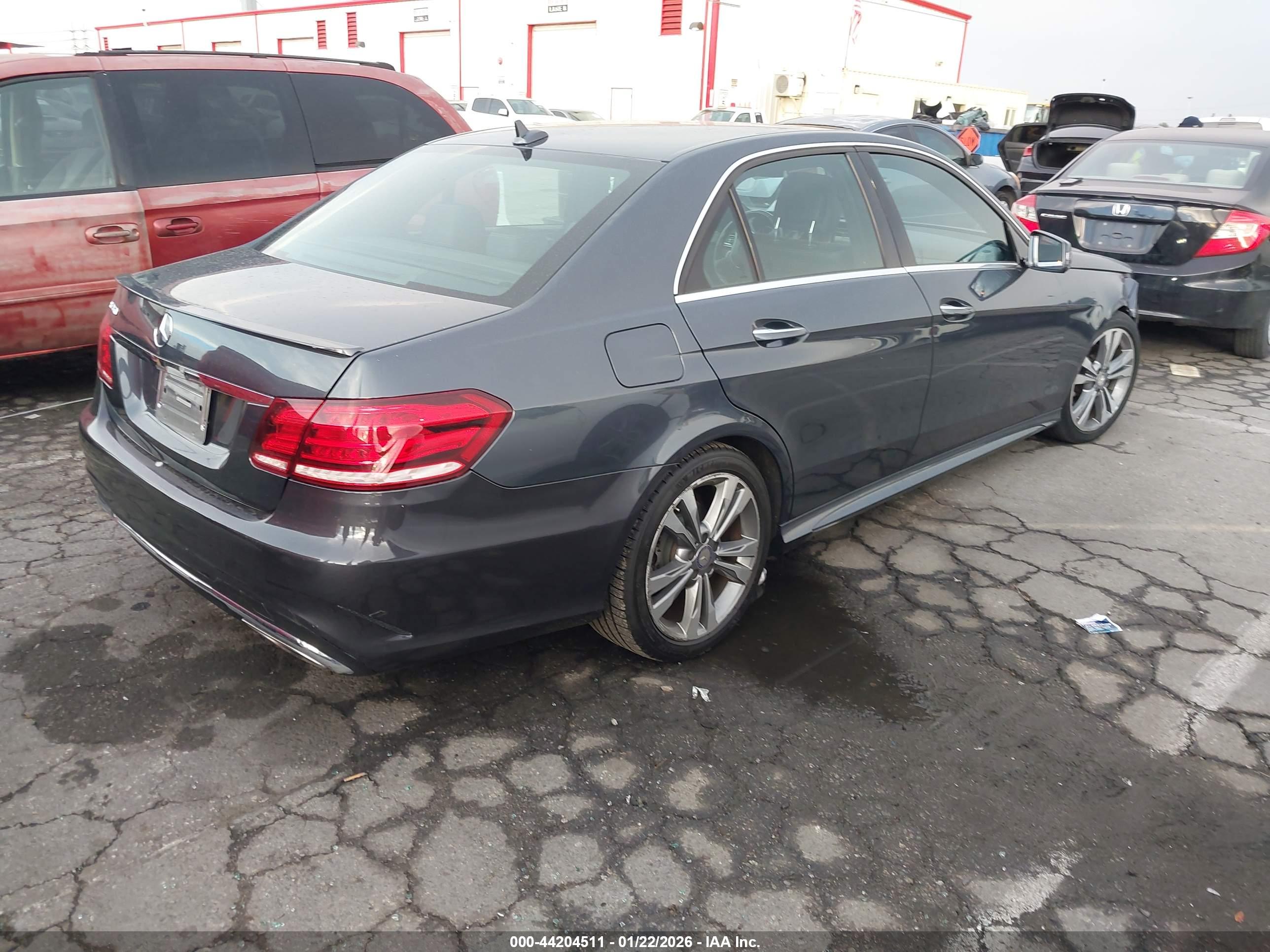MERCEDES-BENZ E image 4