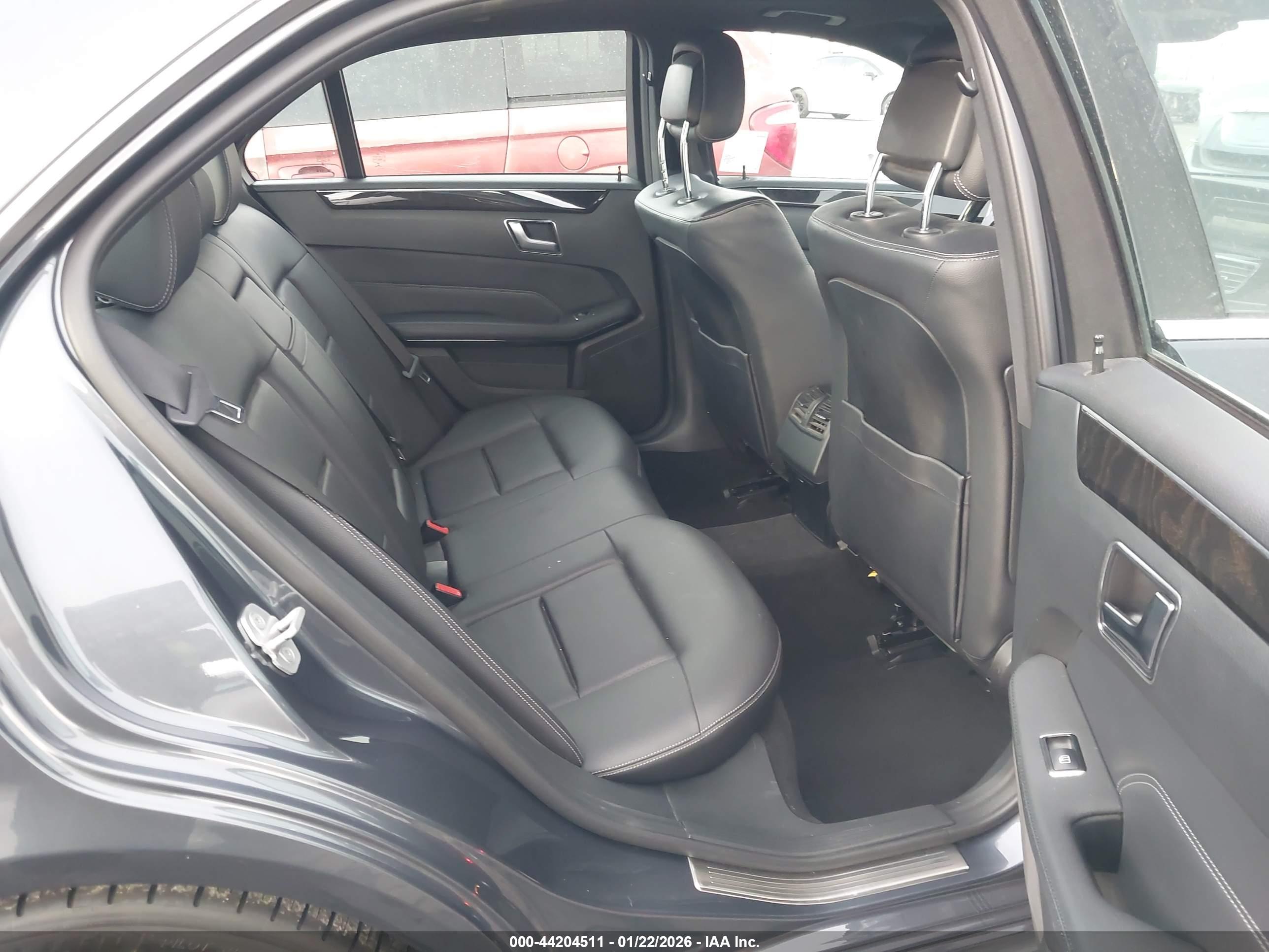 MERCEDES-BENZ E image 8
