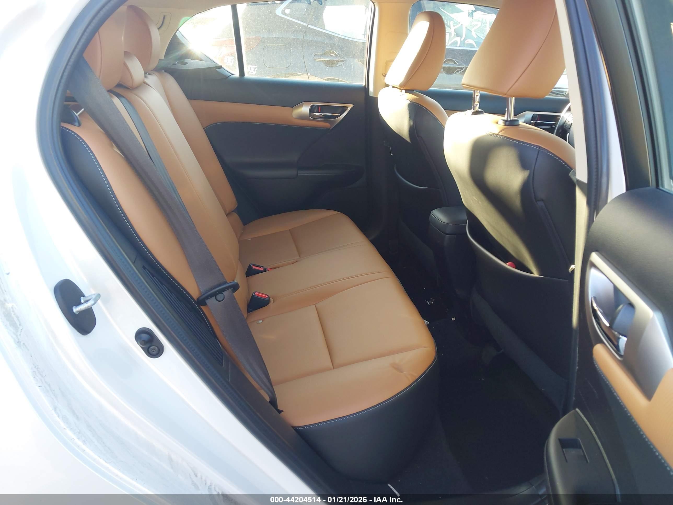 LEXUS CT image 8