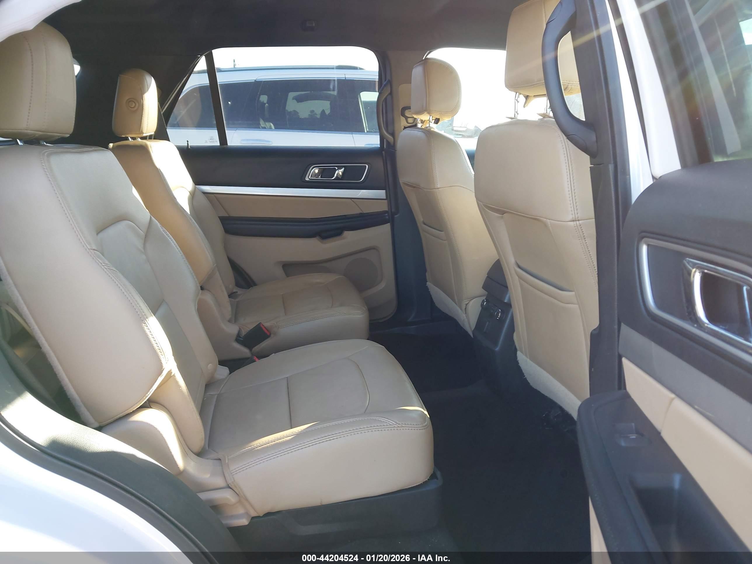 FORD EXPLORER image 8