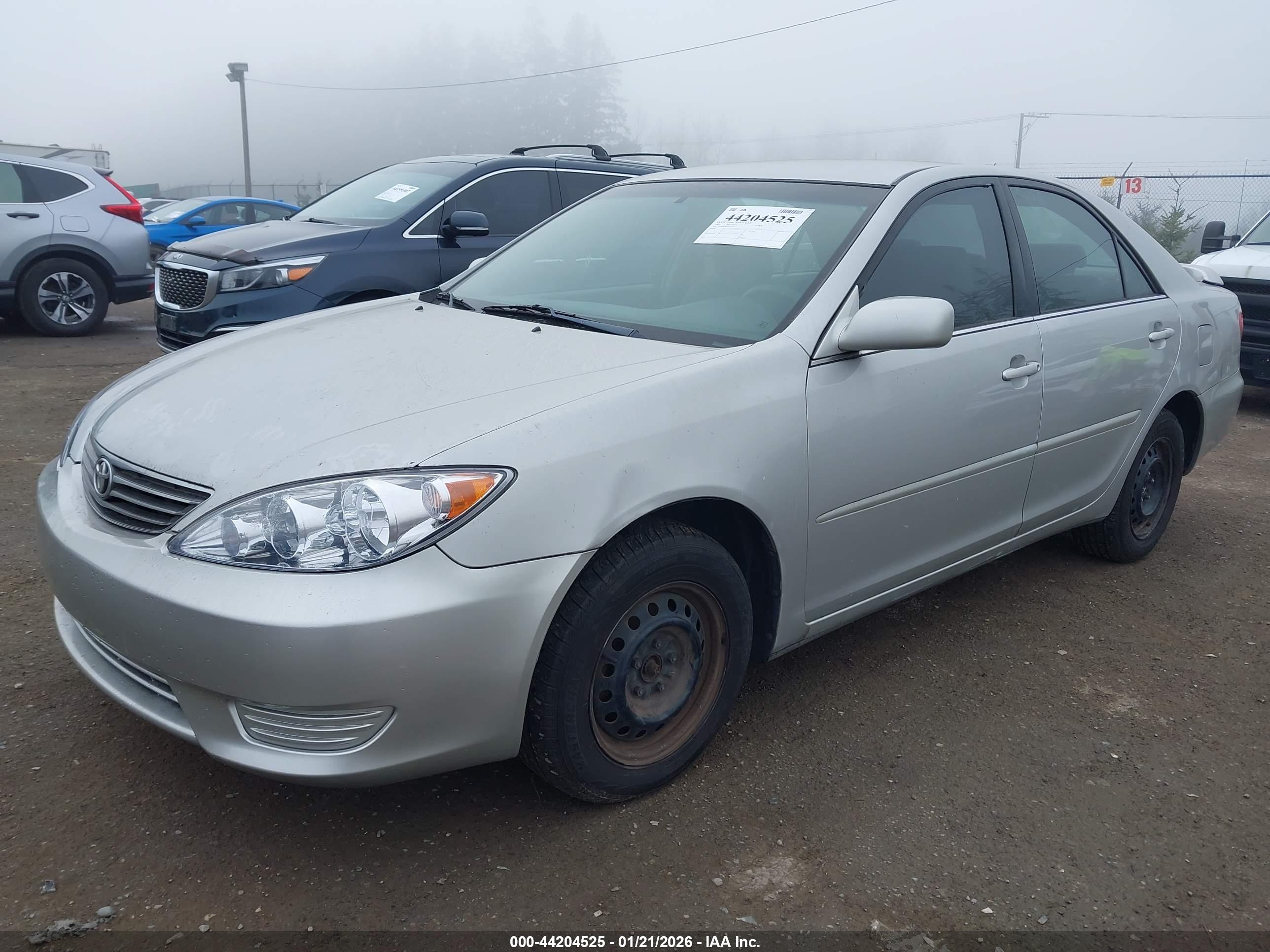 TOYOTA CAMRY image 2