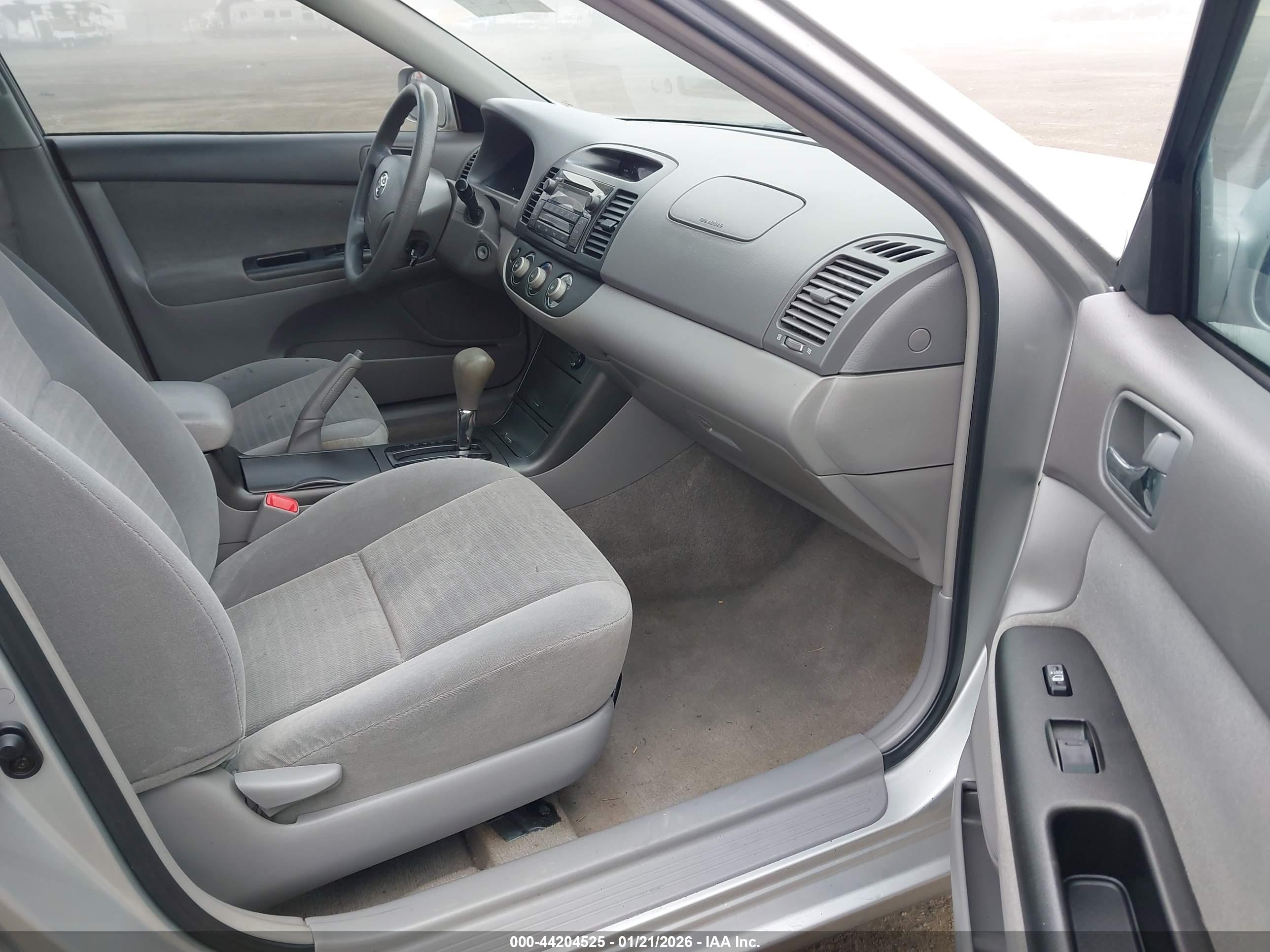 TOYOTA CAMRY image 5