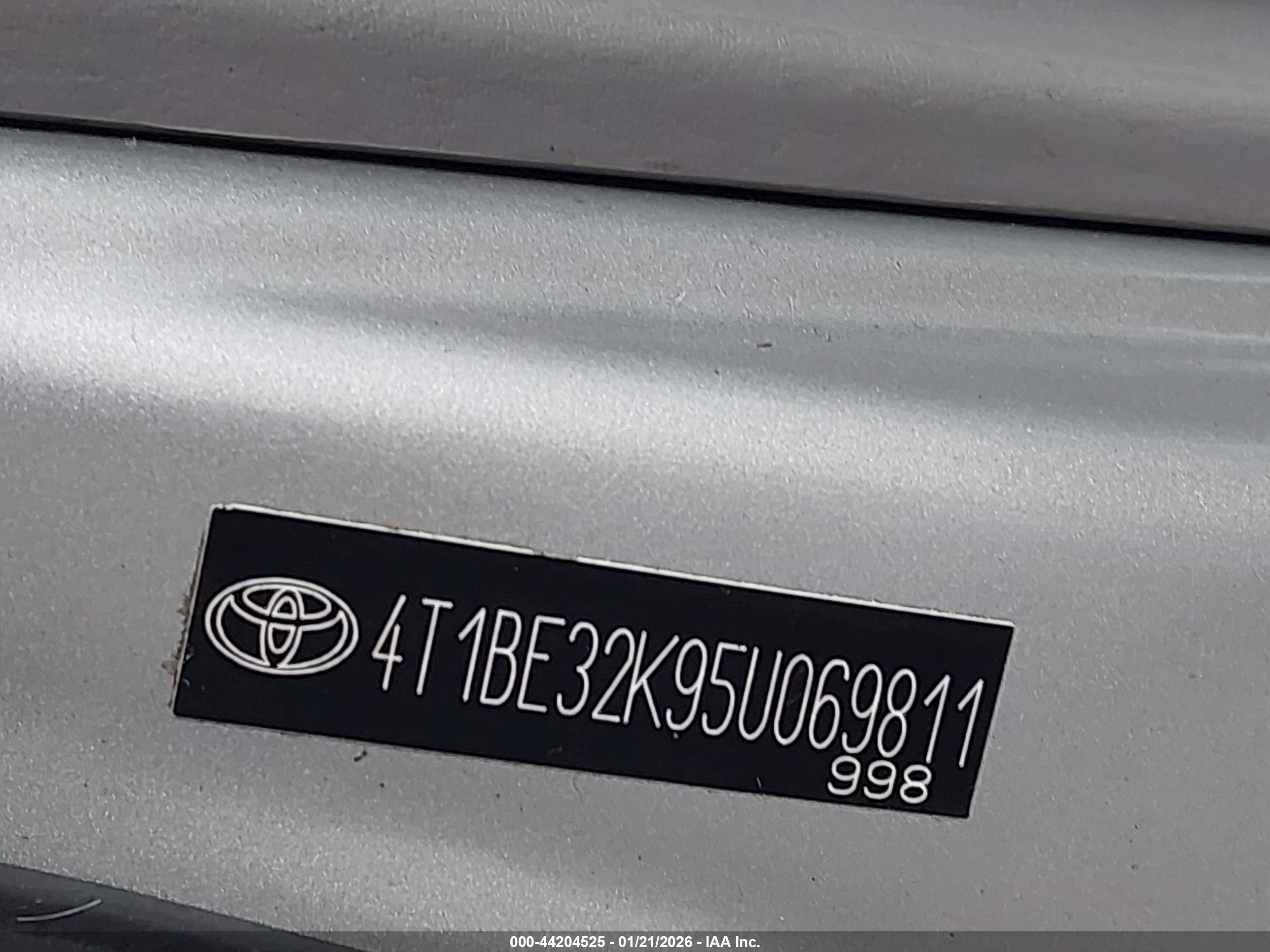 TOYOTA CAMRY image 9