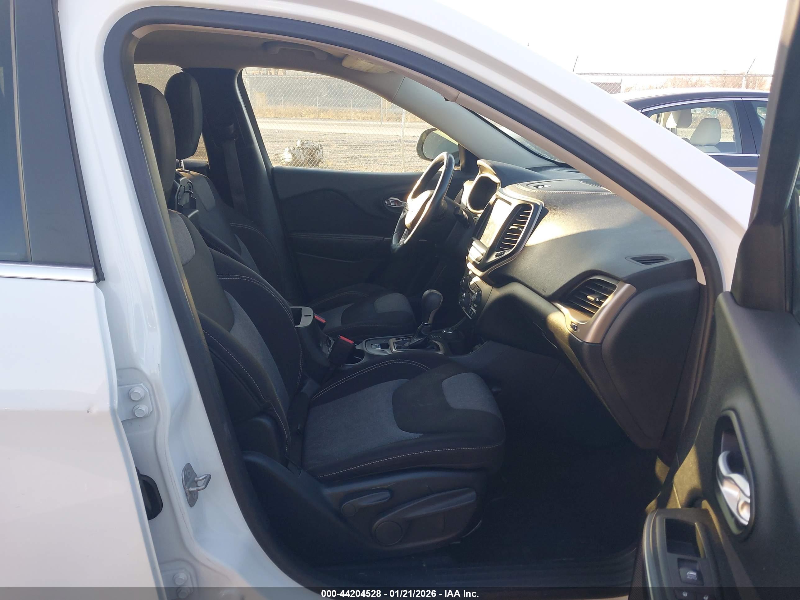 JEEP CHEROKEE image 5