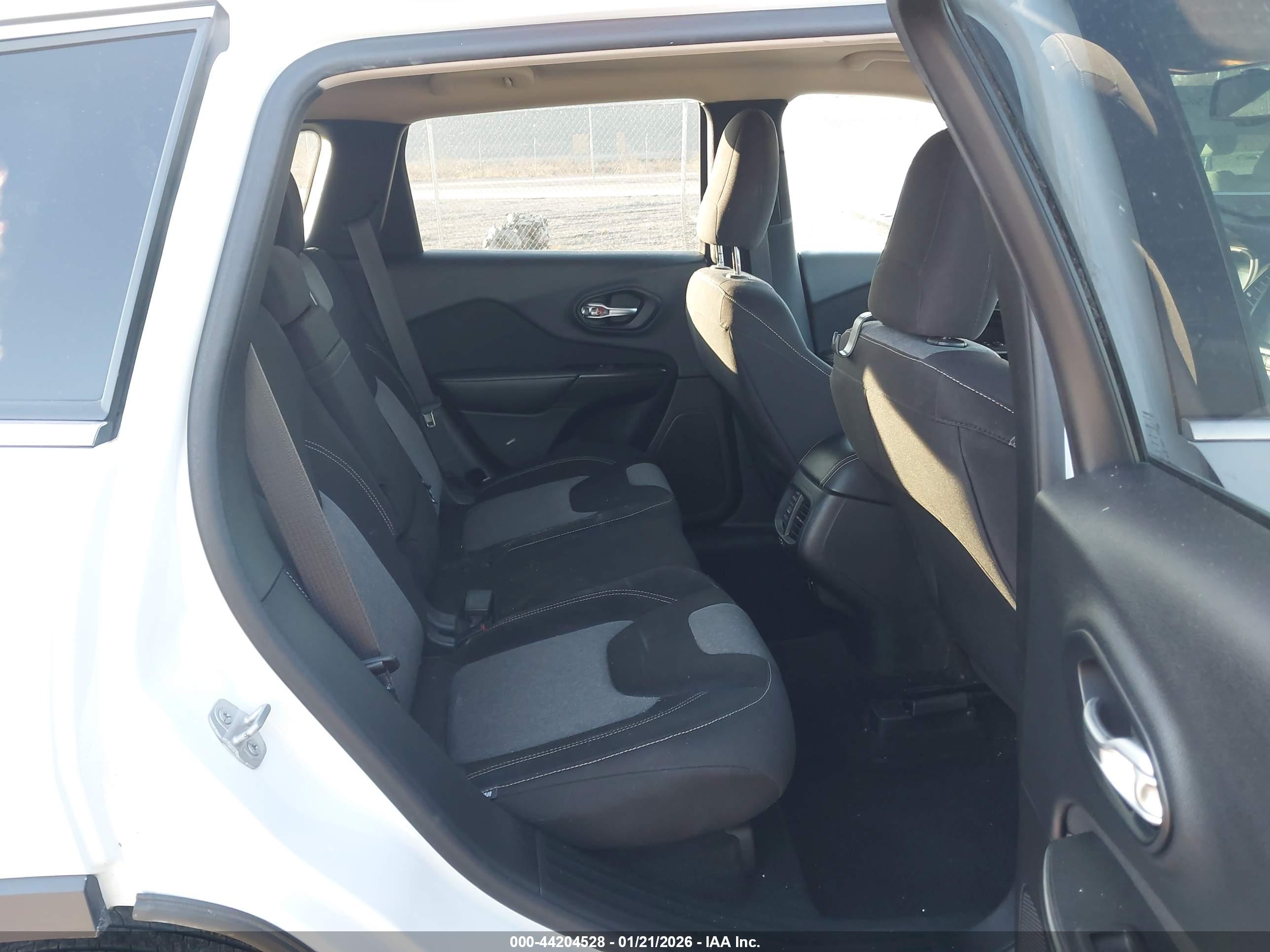 JEEP CHEROKEE image 8