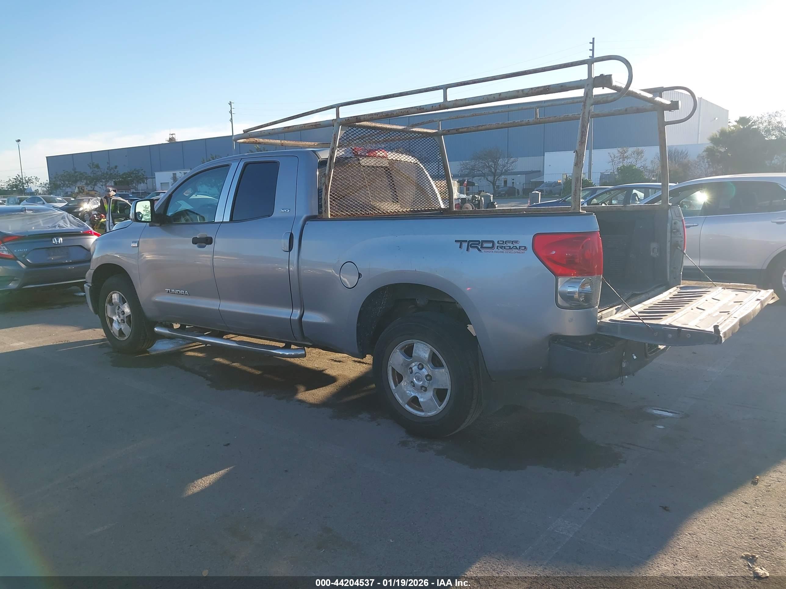 TOYOTA TUNDRA image 3